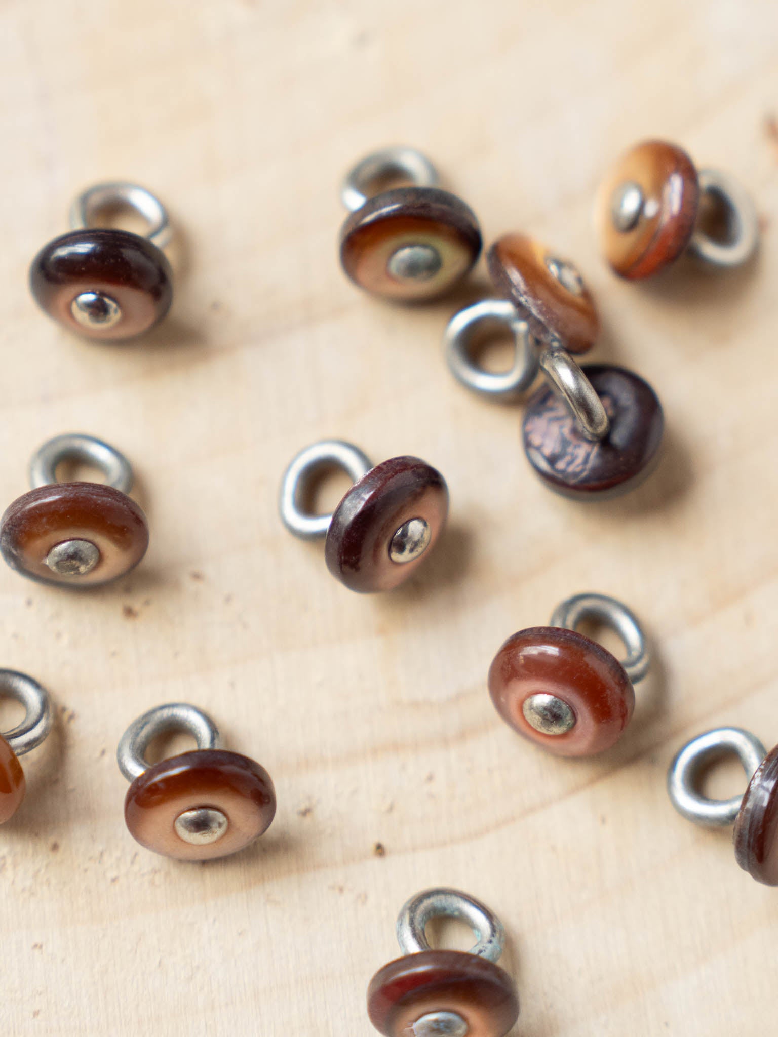 Dot <br/><small>5mm Mother of Pearl Button Set</small>