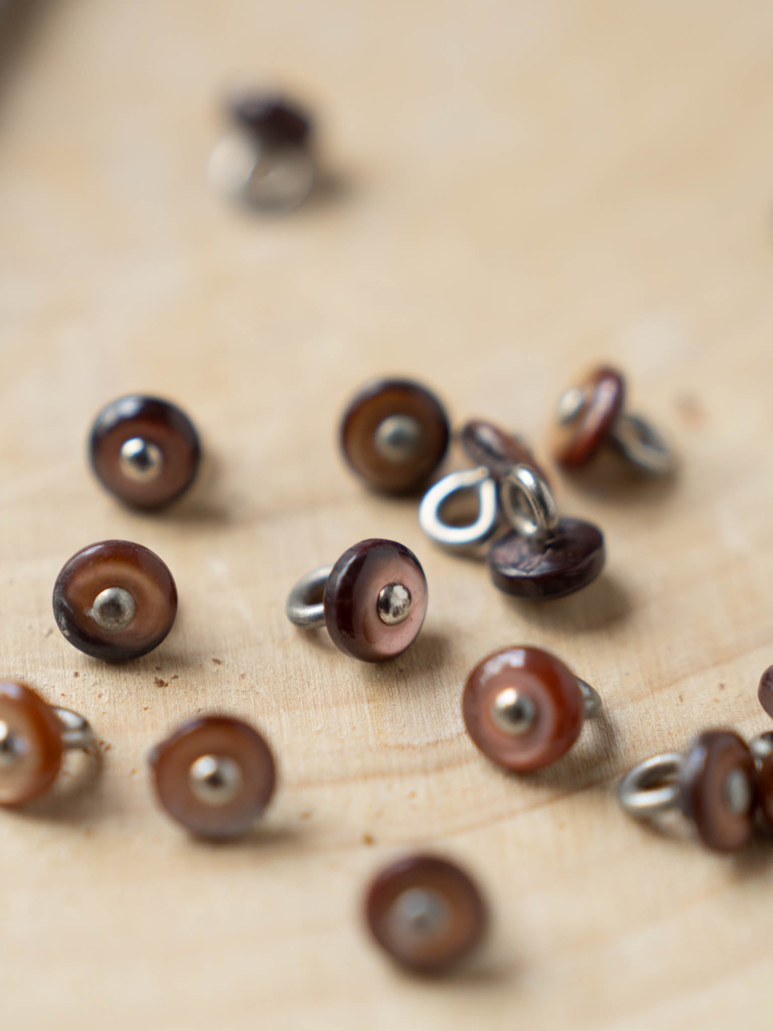 Dot <br/><small>5mm Mother of Pearl Button Set</small>