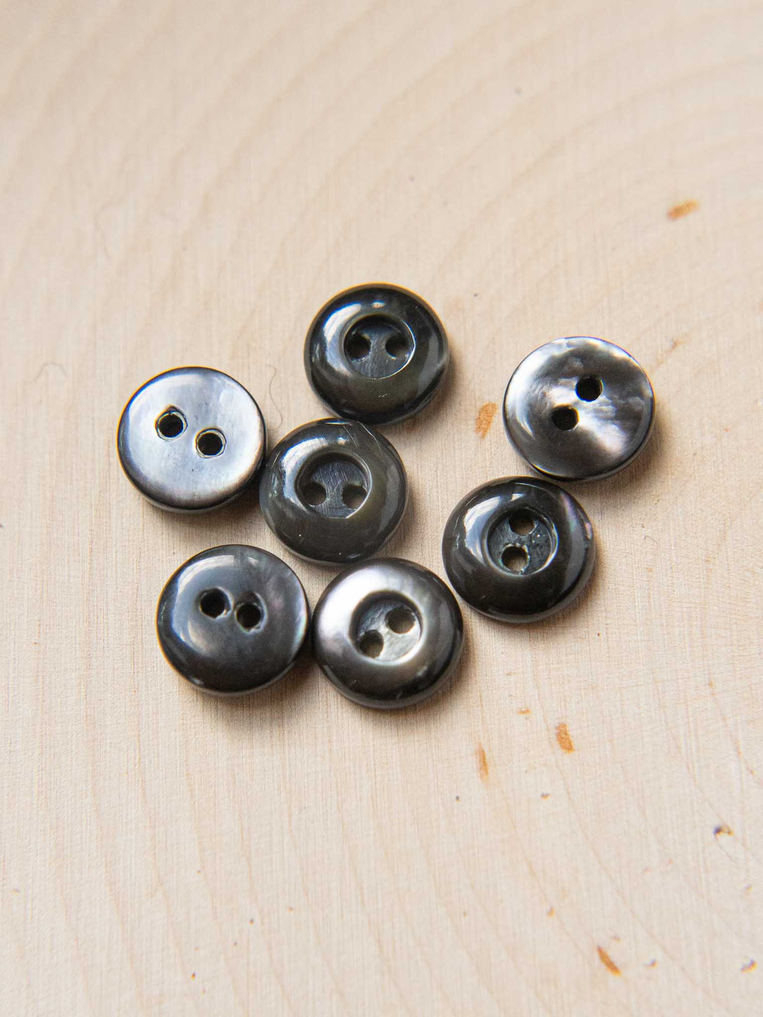 Elder Berry <br/><Vintage Mother of Pearl </small>