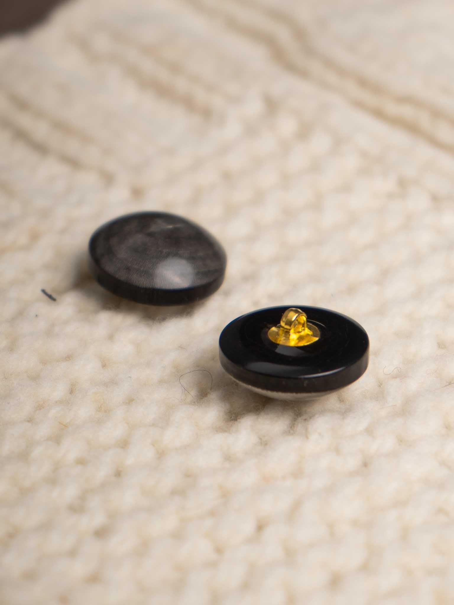 Hazel <br/><small>20mm Horn Button</small>