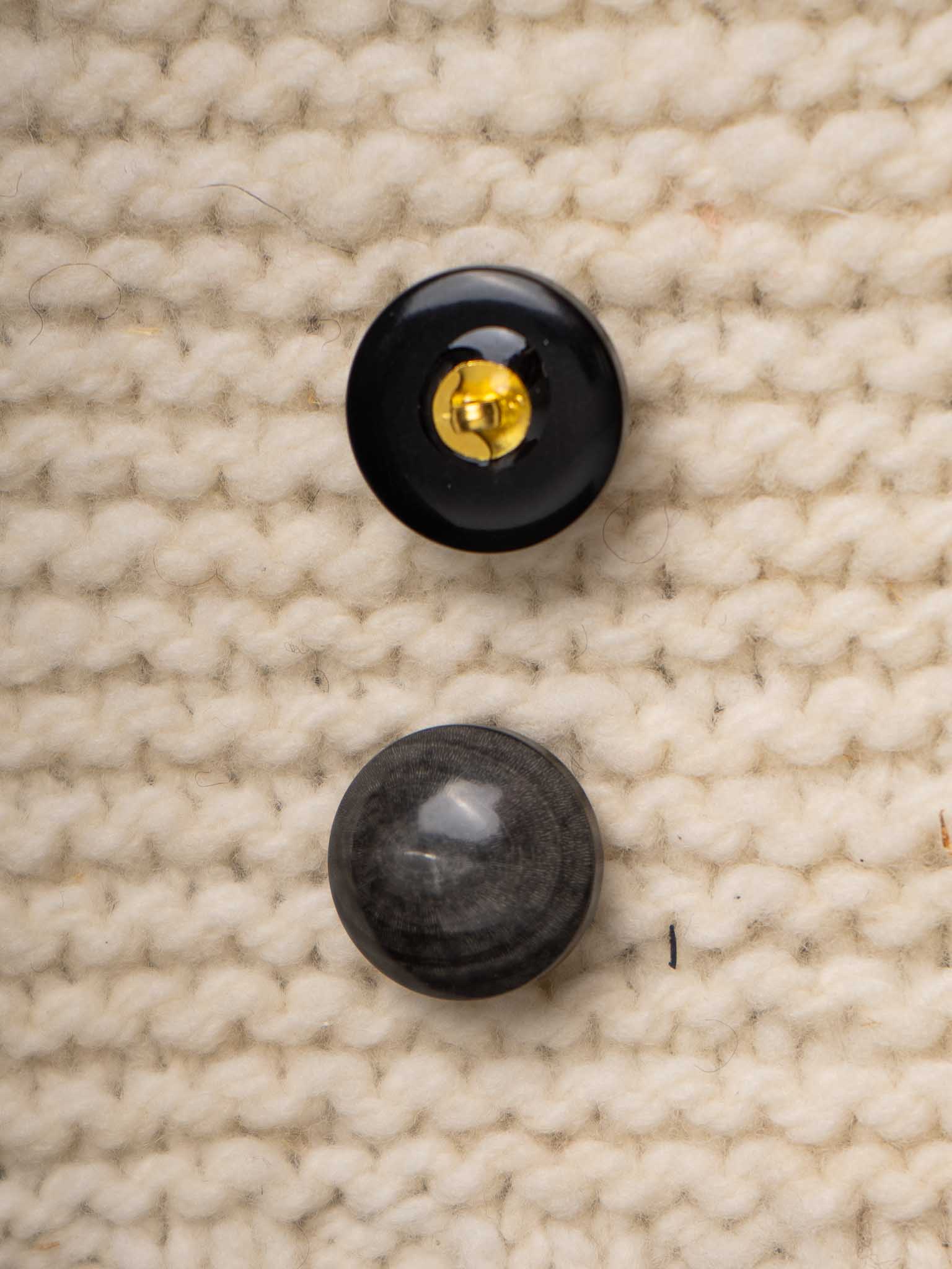 Hazel <br/><small>20mm Horn Button</small>
