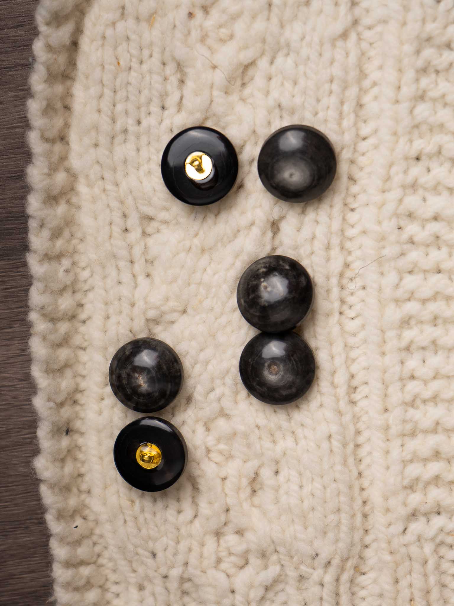 Hazel <br/><small>20mm Horn Button</small>