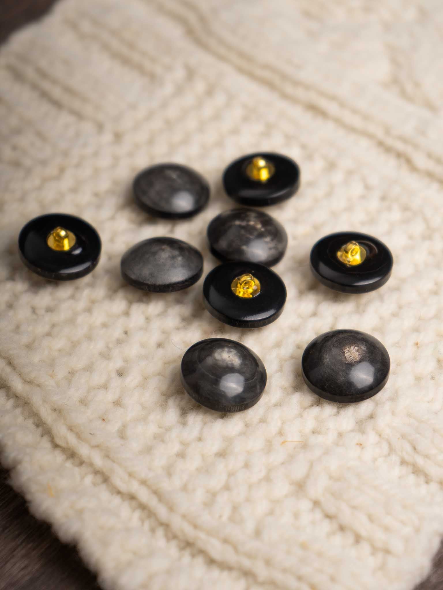 Hazel <br/><small>20mm Horn Button</small>