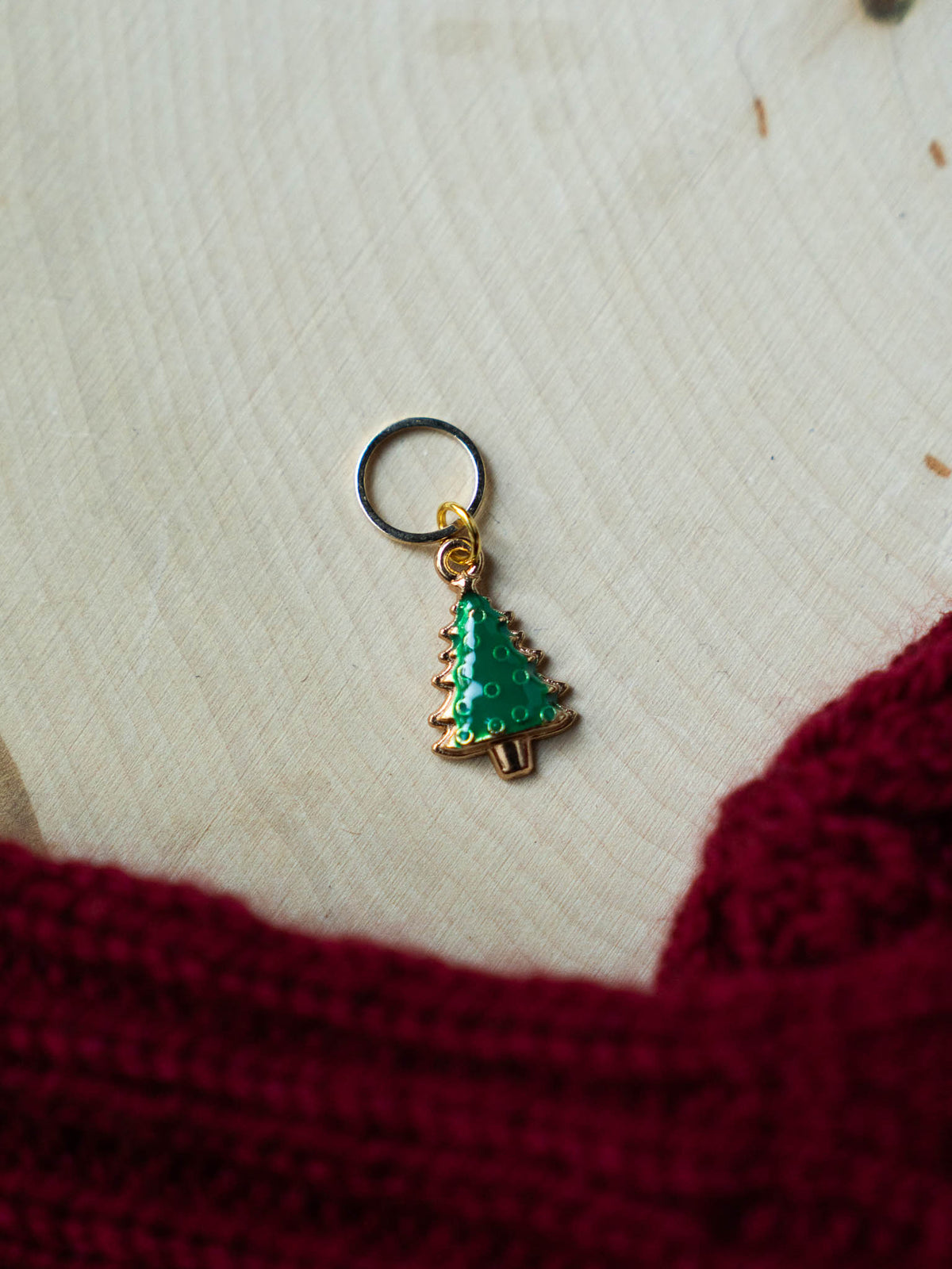 Holiday Knitting Progress Keeper – Festive Christmas Stitch Marker & Knitting Accessory
