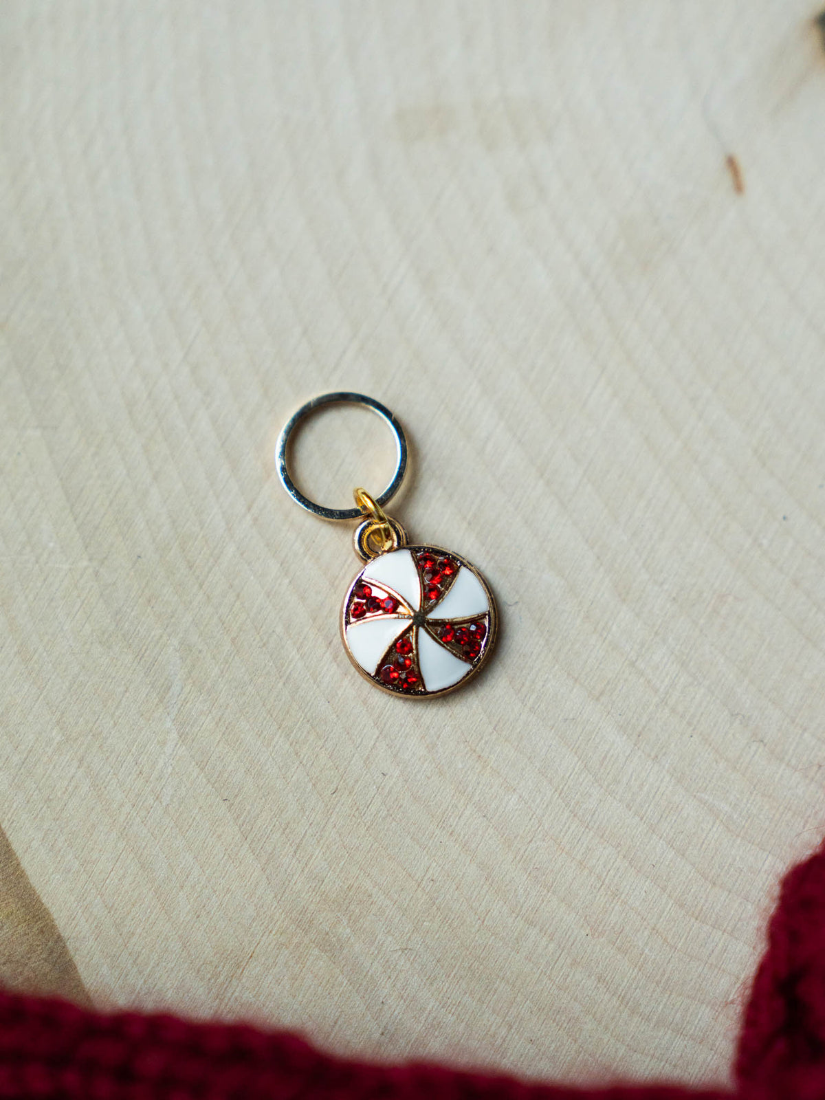 Holiday Knitting Progress Keeper – Festive Christmas Stitch Marker & Knitting Accessory