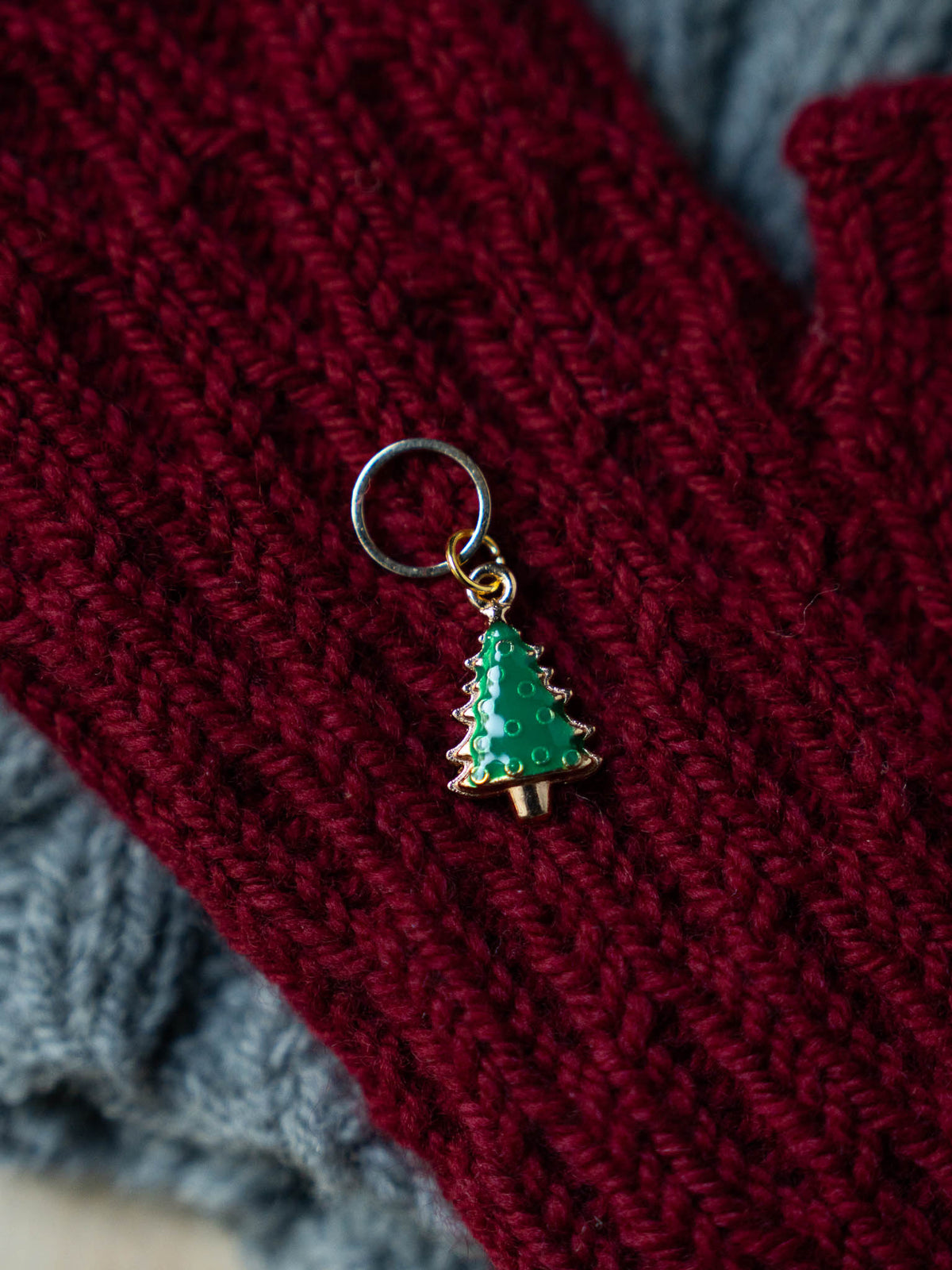 Holiday Knitting Progress Keeper – Festive Christmas Stitch Marker & Knitting Accessory