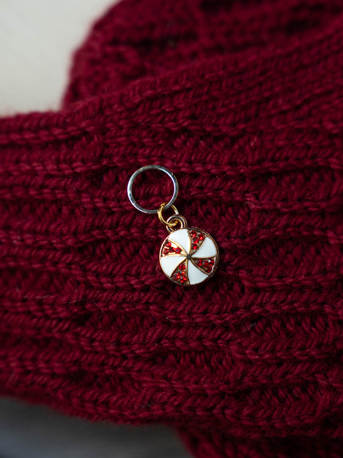 Holiday Knitting Progress Keeper – Festive Christmas Stitch Marker & Knitting Accessory