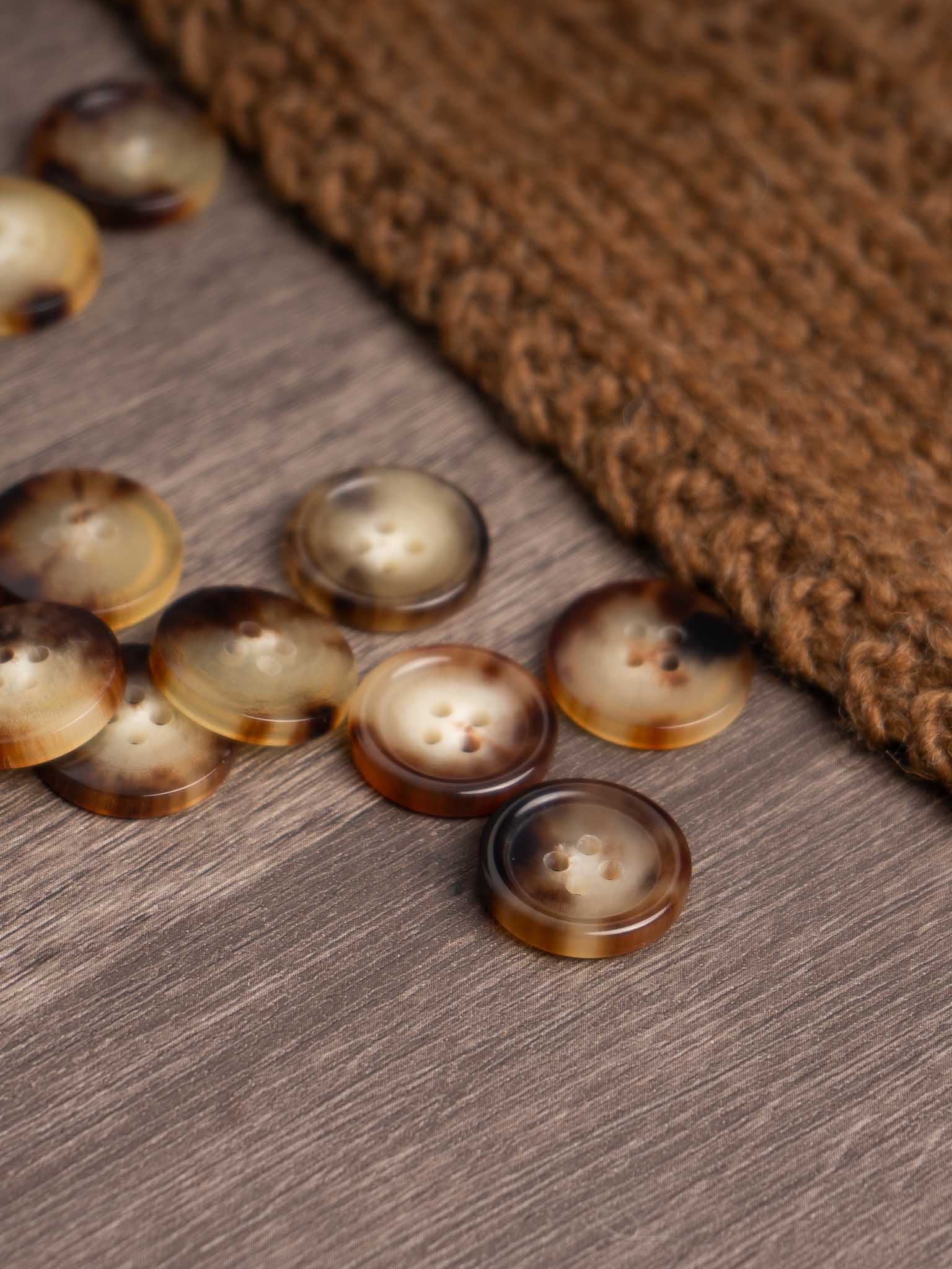 Ivy <br/><small> 18mm Horn Button</small>