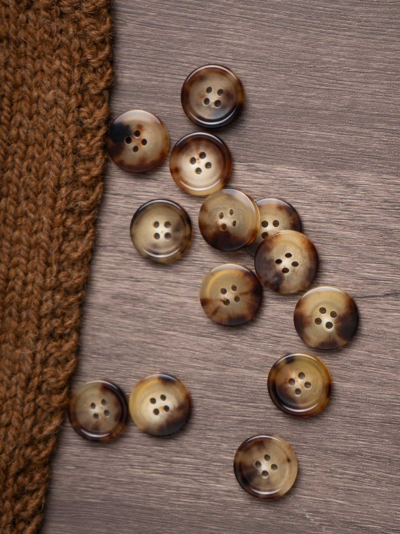 Ivy <br/><small> 18mm Horn Button</small>