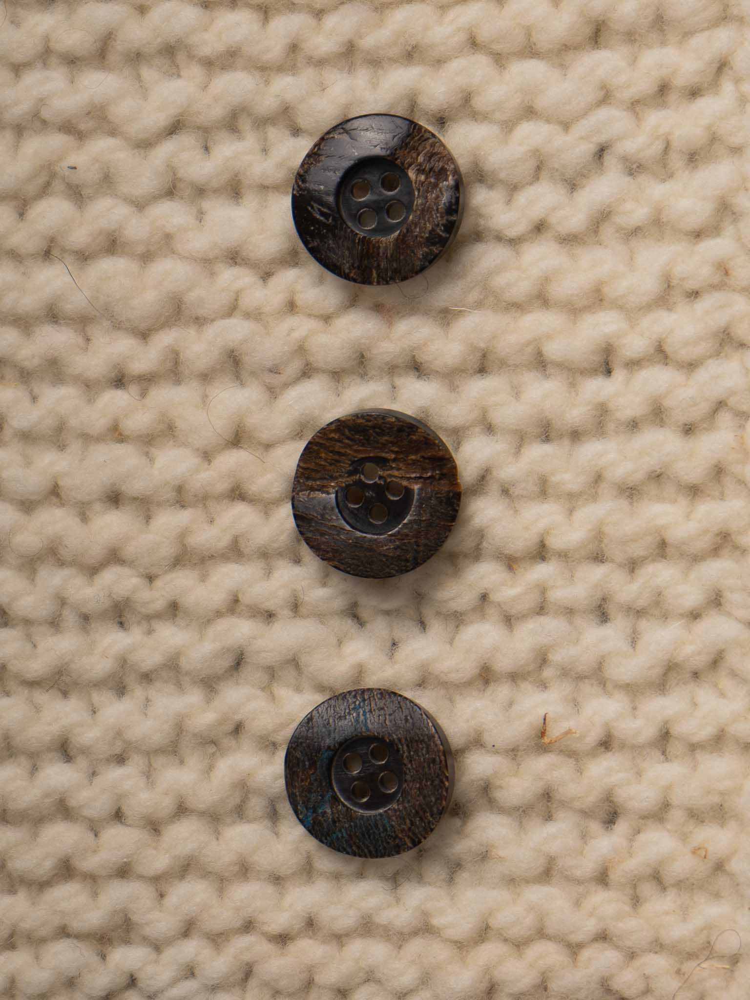 Juniper <br/><small>18mm Horn Button</small>
