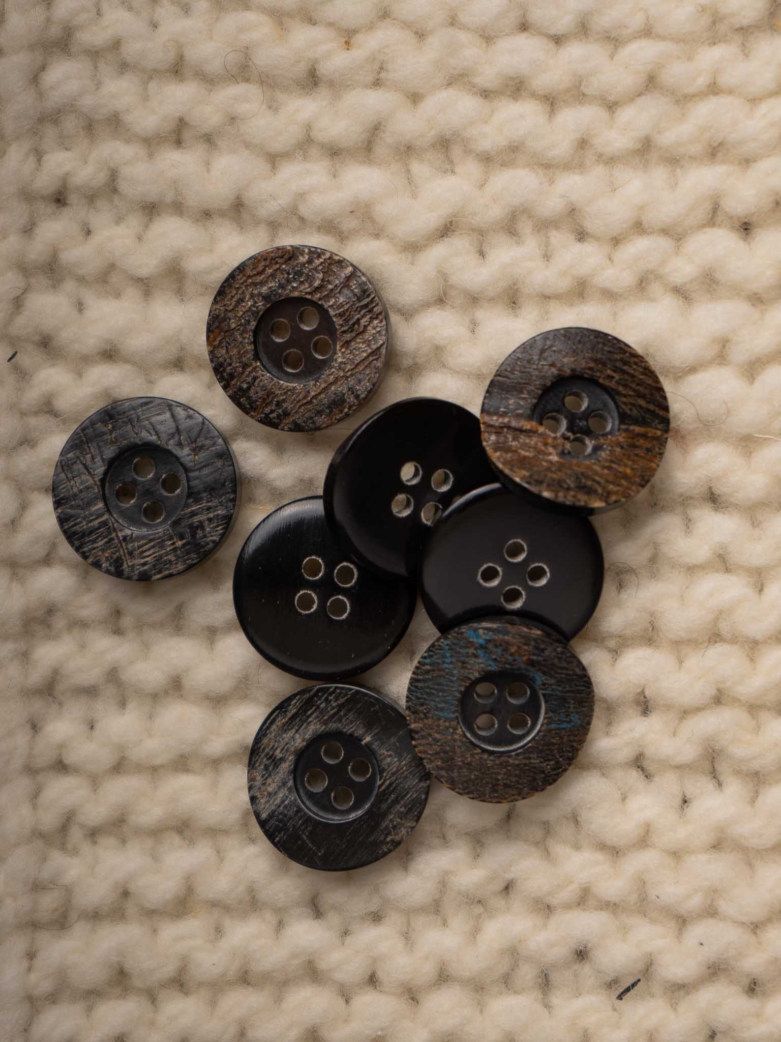 Juniper <br/><small>18mm Horn Button</small>