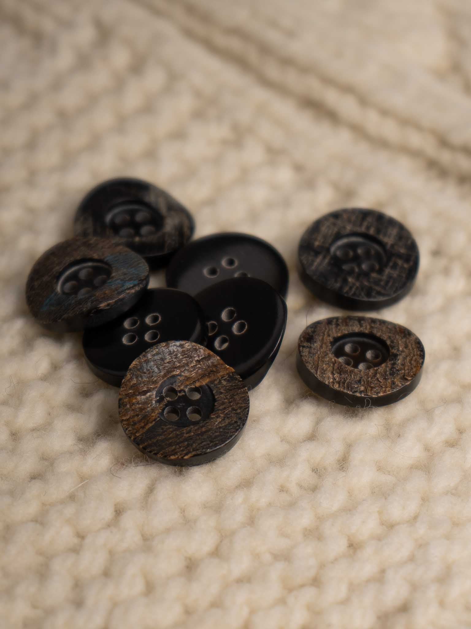 Juniper <br/><small>18mm Horn Button</small>