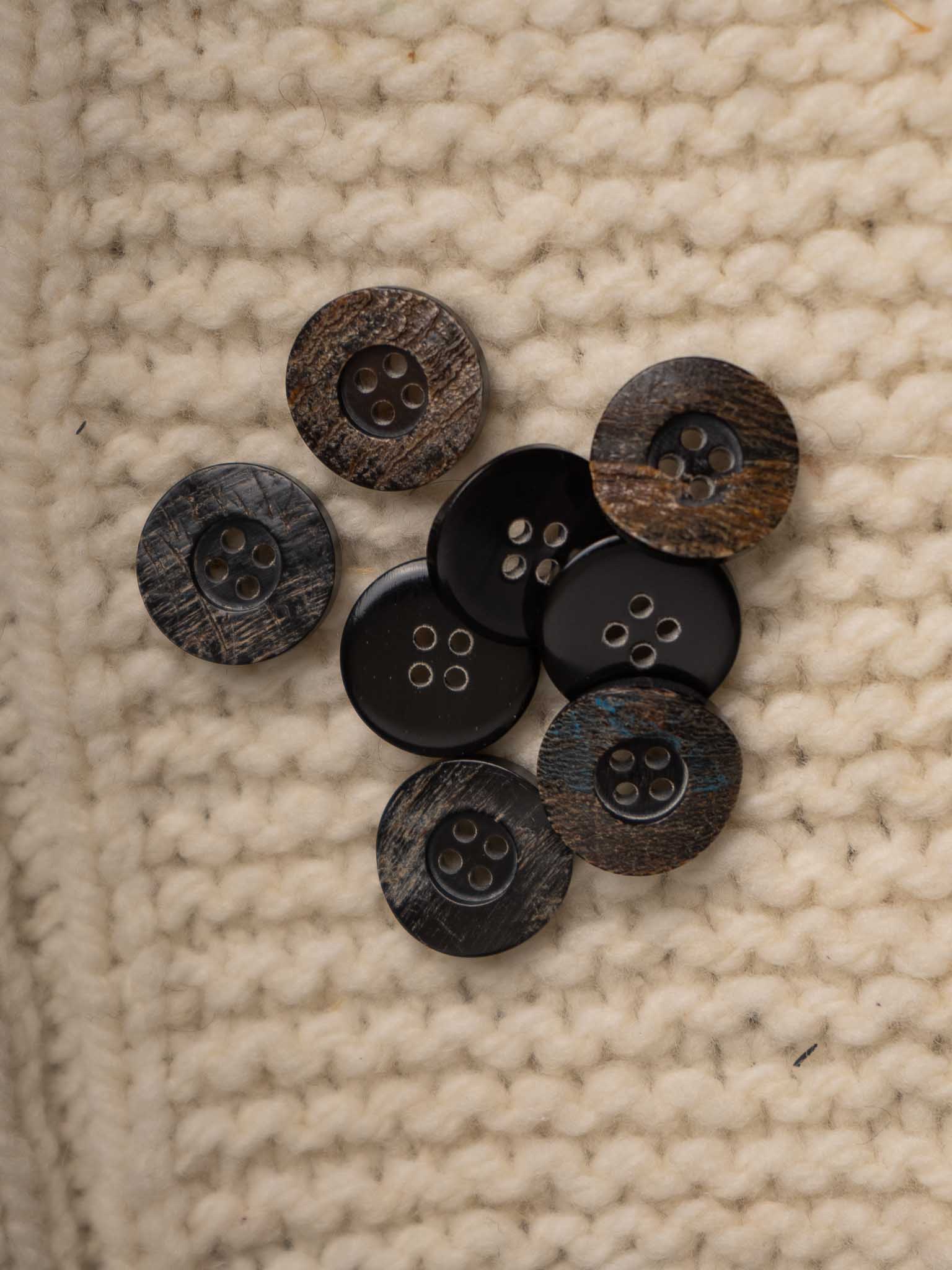 Juniper <br/><small>18mm Horn Button</small>