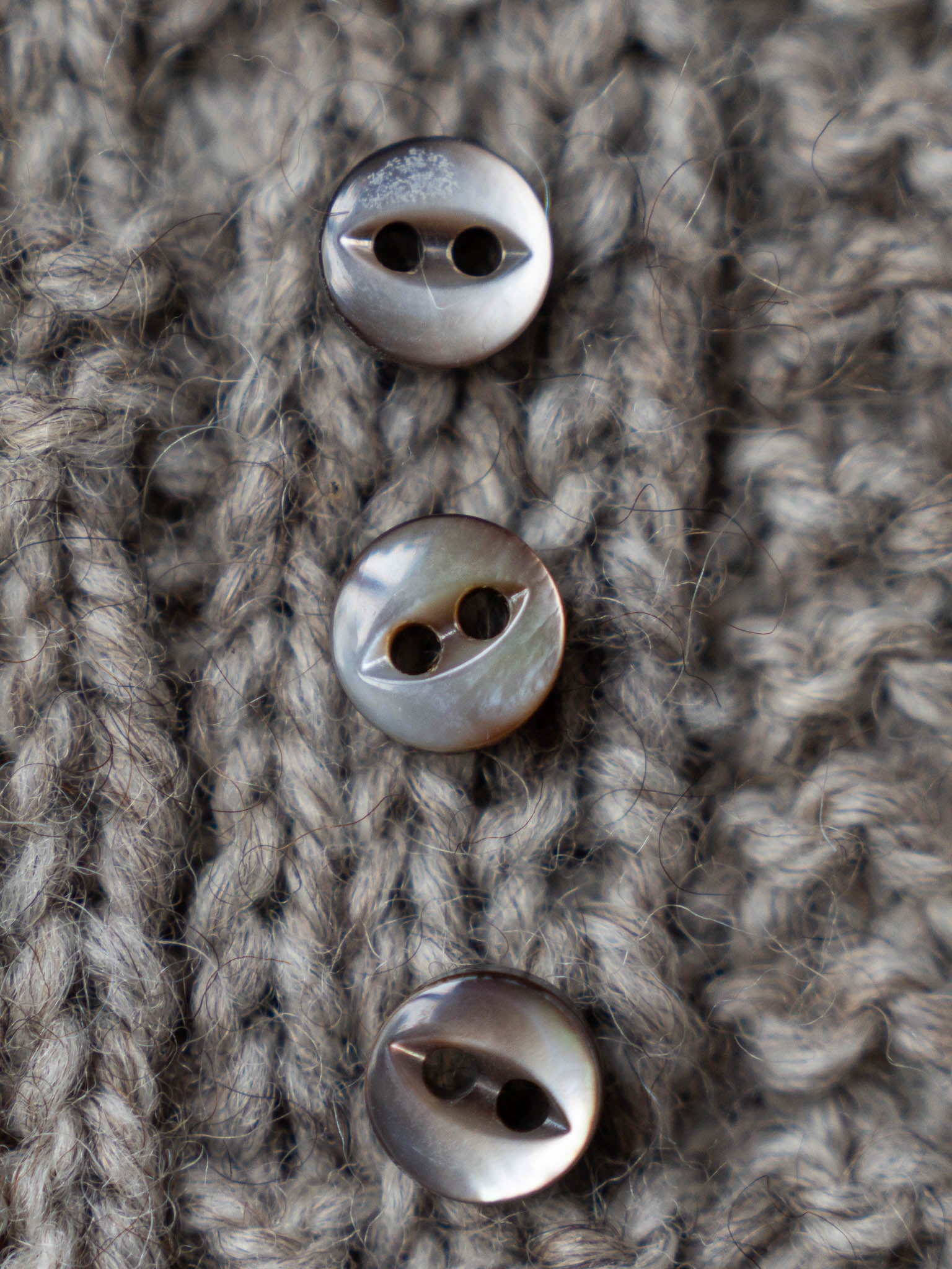 Kitty <br/>< 8mm - 10mm Vintage Mother of Pearl </small>