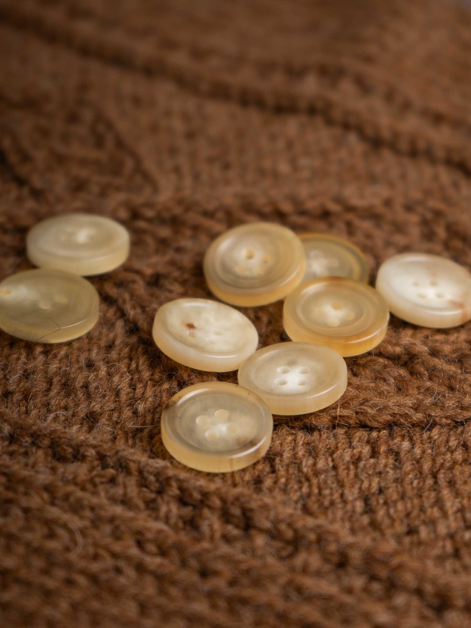 Latte <br/><small>18mm Horn Button</small>