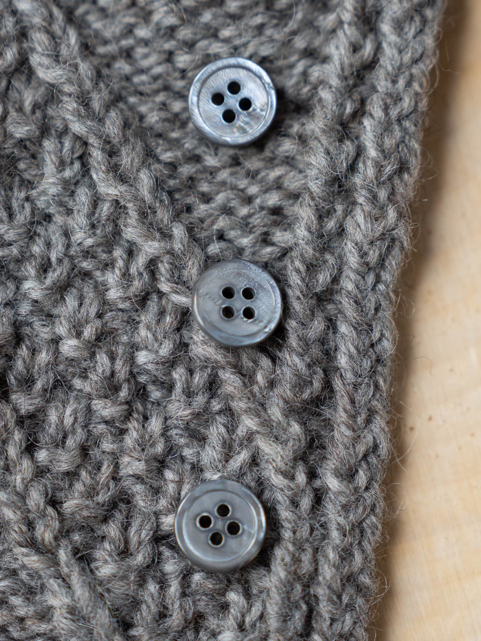 Mabel <br/><small>14mm & 16mm Iridescent shell Button Set</small>