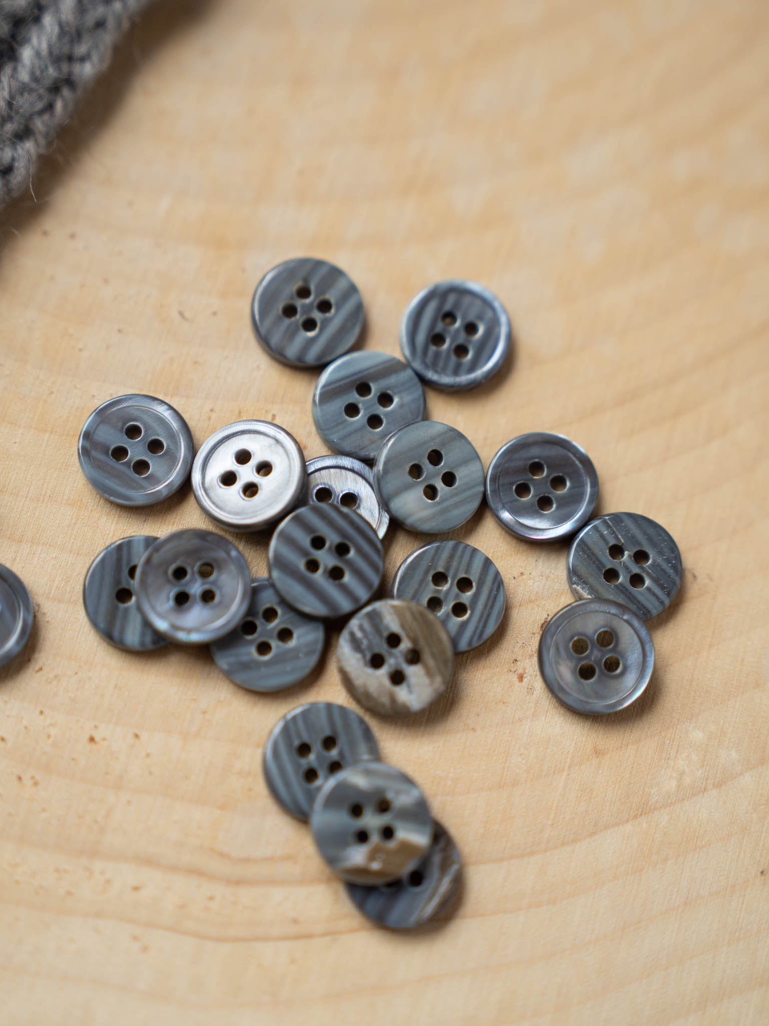 Mabel <br/><small>14mm & 16mm Iridescent shell Button Set</small>