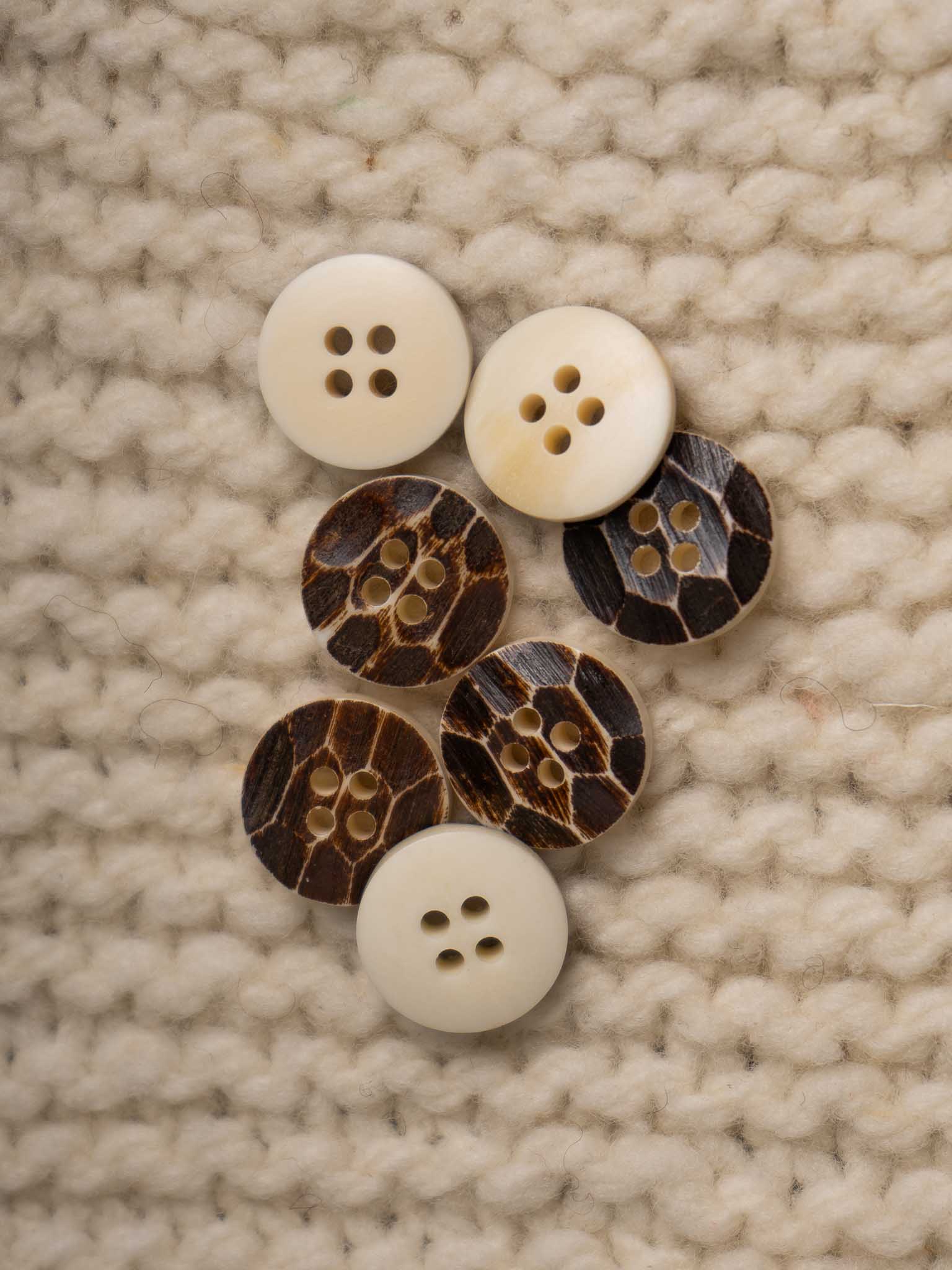 Mountain Ash <br/><small>15mm Horn Button</small>