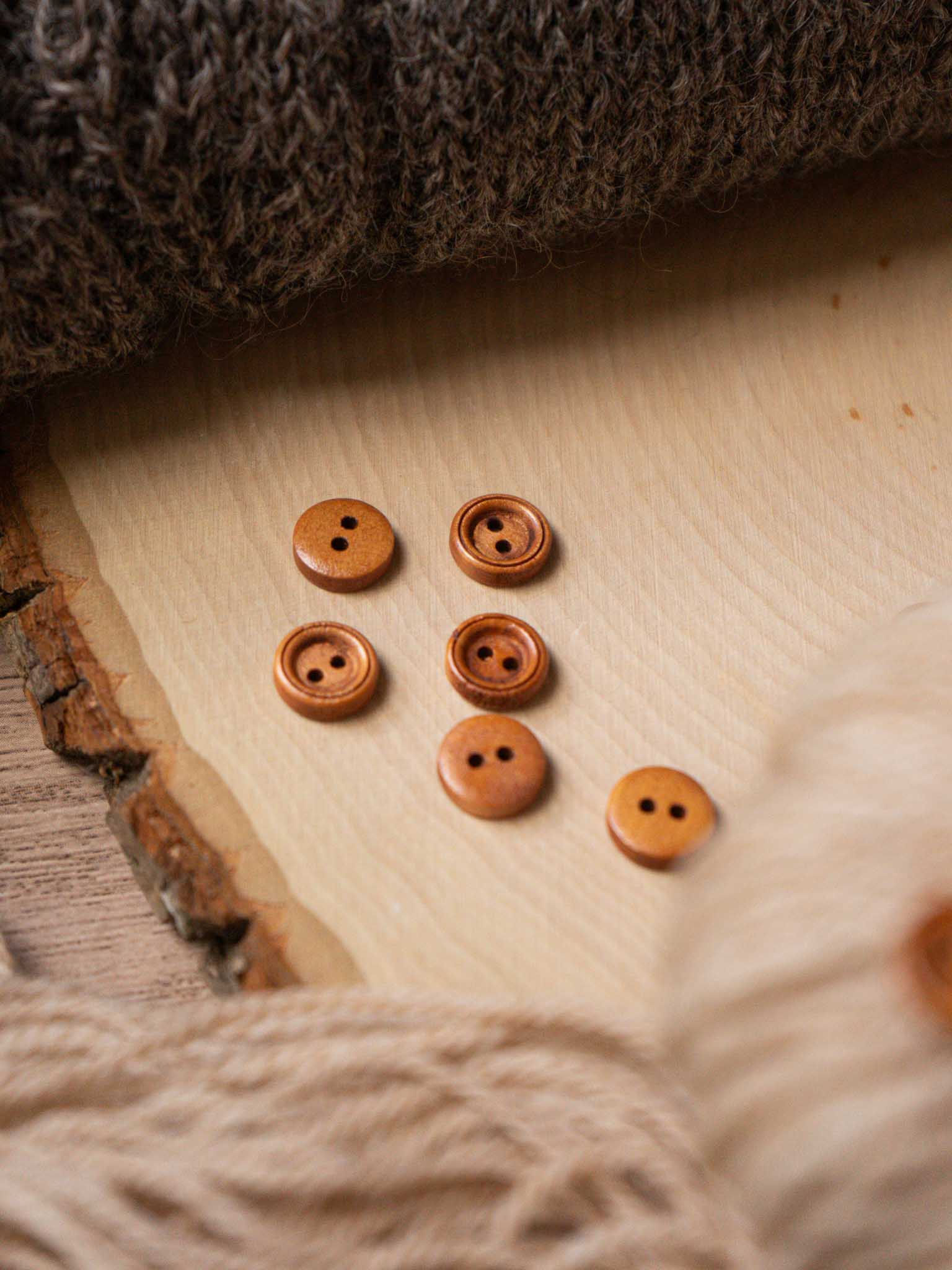 Oak <br/><small>Wooden Button</small>