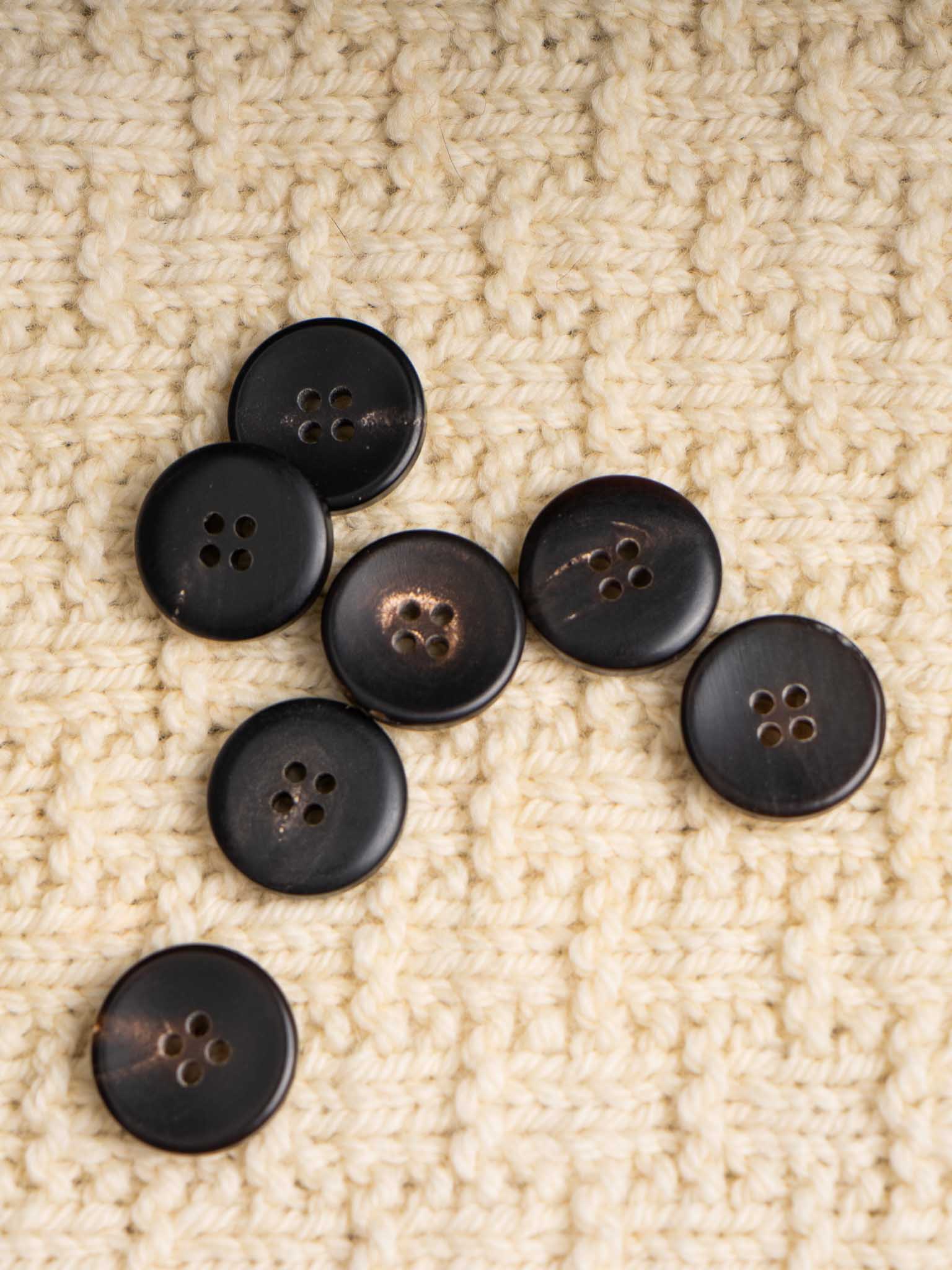 Plum <br/><small>15mm - 25mm Horn Button</small>