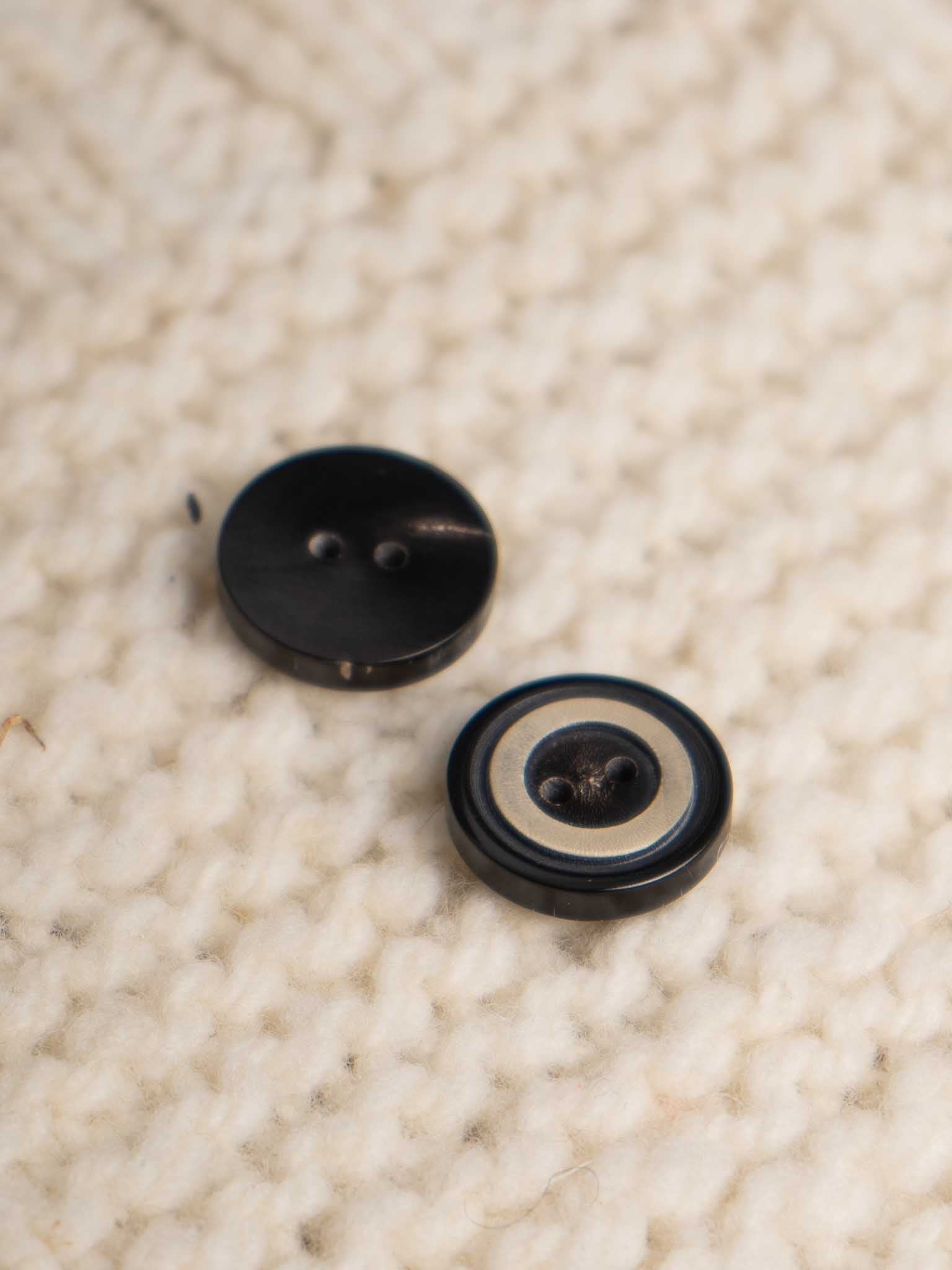 Poplar <br/><small>18mm Horn Button</small>