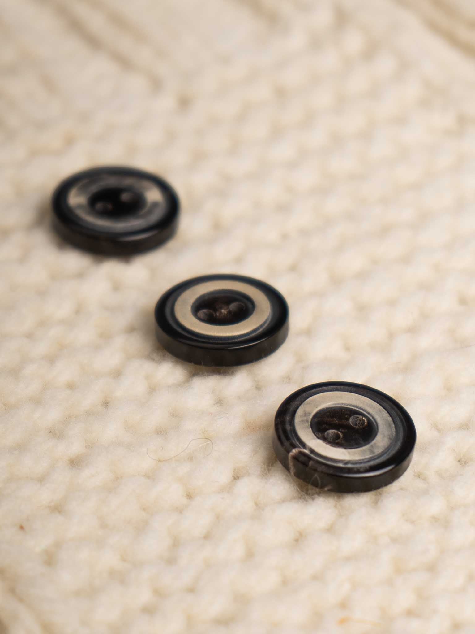 Poplar <br/><small>18mm Horn Button</small>