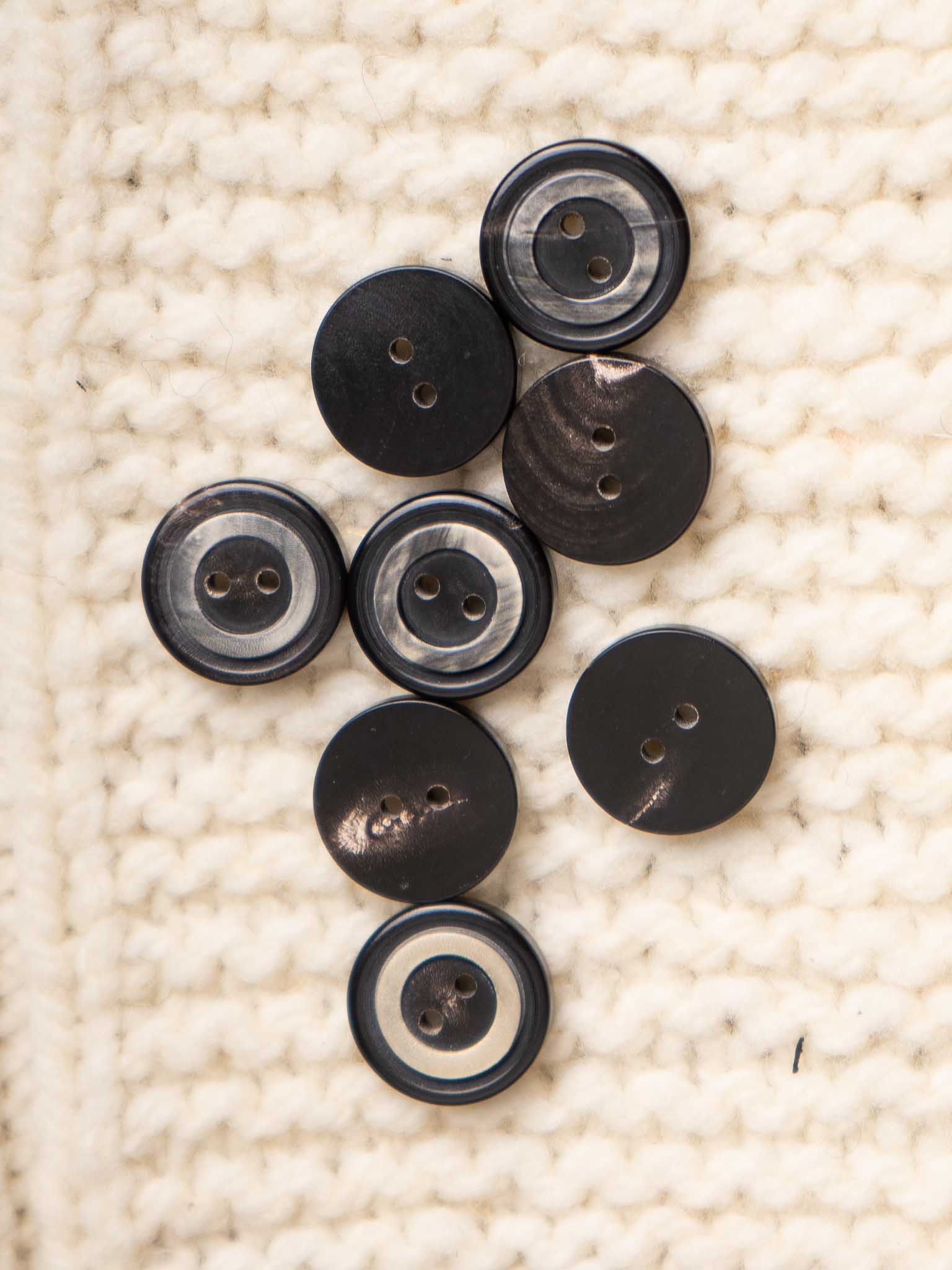 Poplar <br/><small>18mm Horn Button</small>