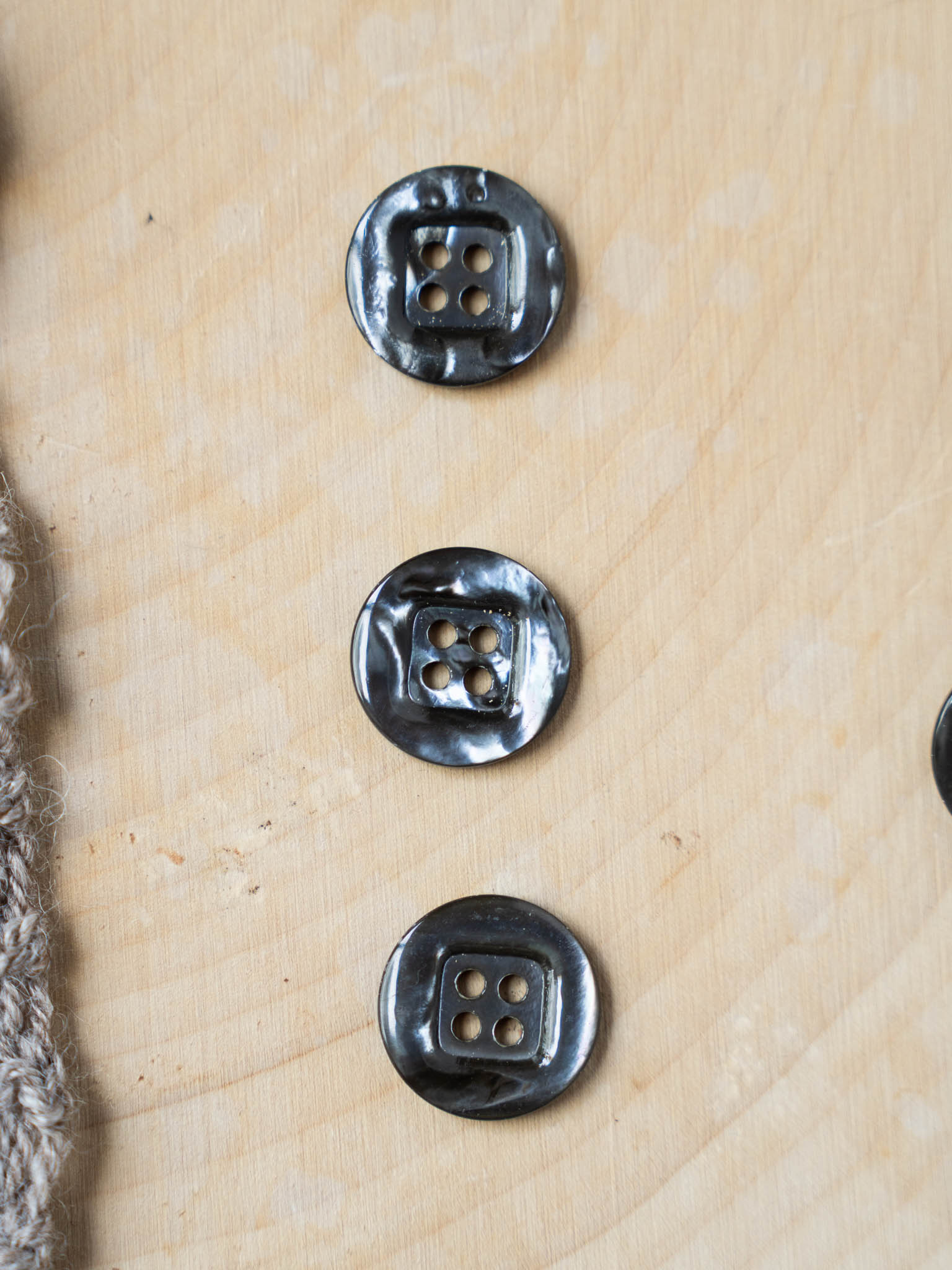 Silver Fox <br/><small> 13mm - 18mm Vintage Mother of Pearl </small>