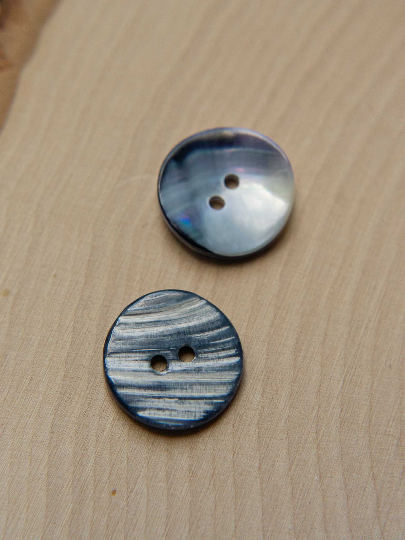 Slate <br/><small>Mussel Shell Button</small>