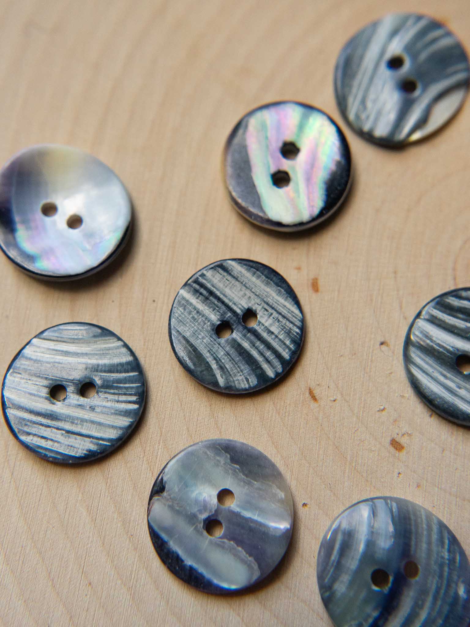 Slate <br/><small>Mussel Shell Button</small>
