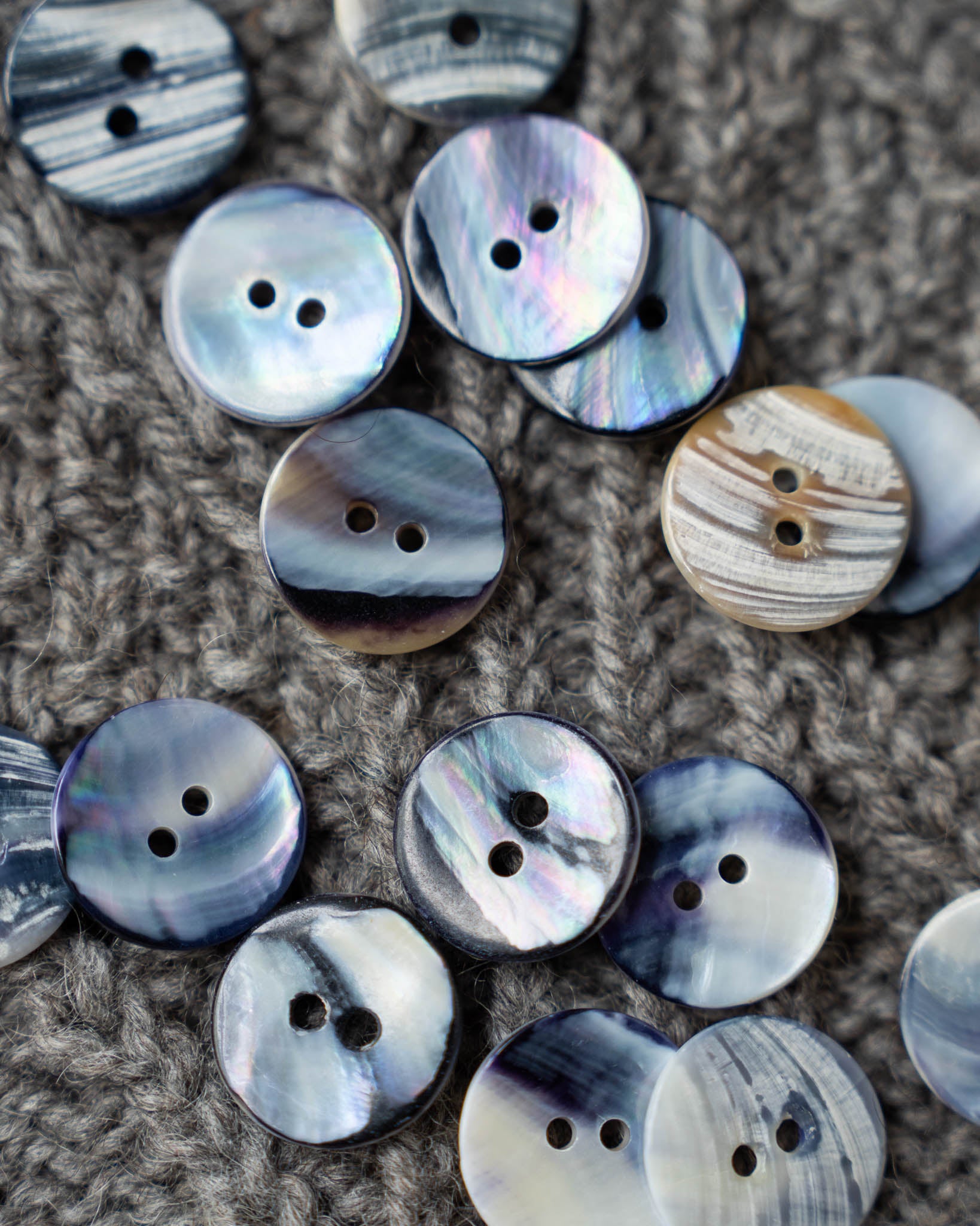 Slate <br/><small>12mm & 18 mm Mussel Shell Button</small>