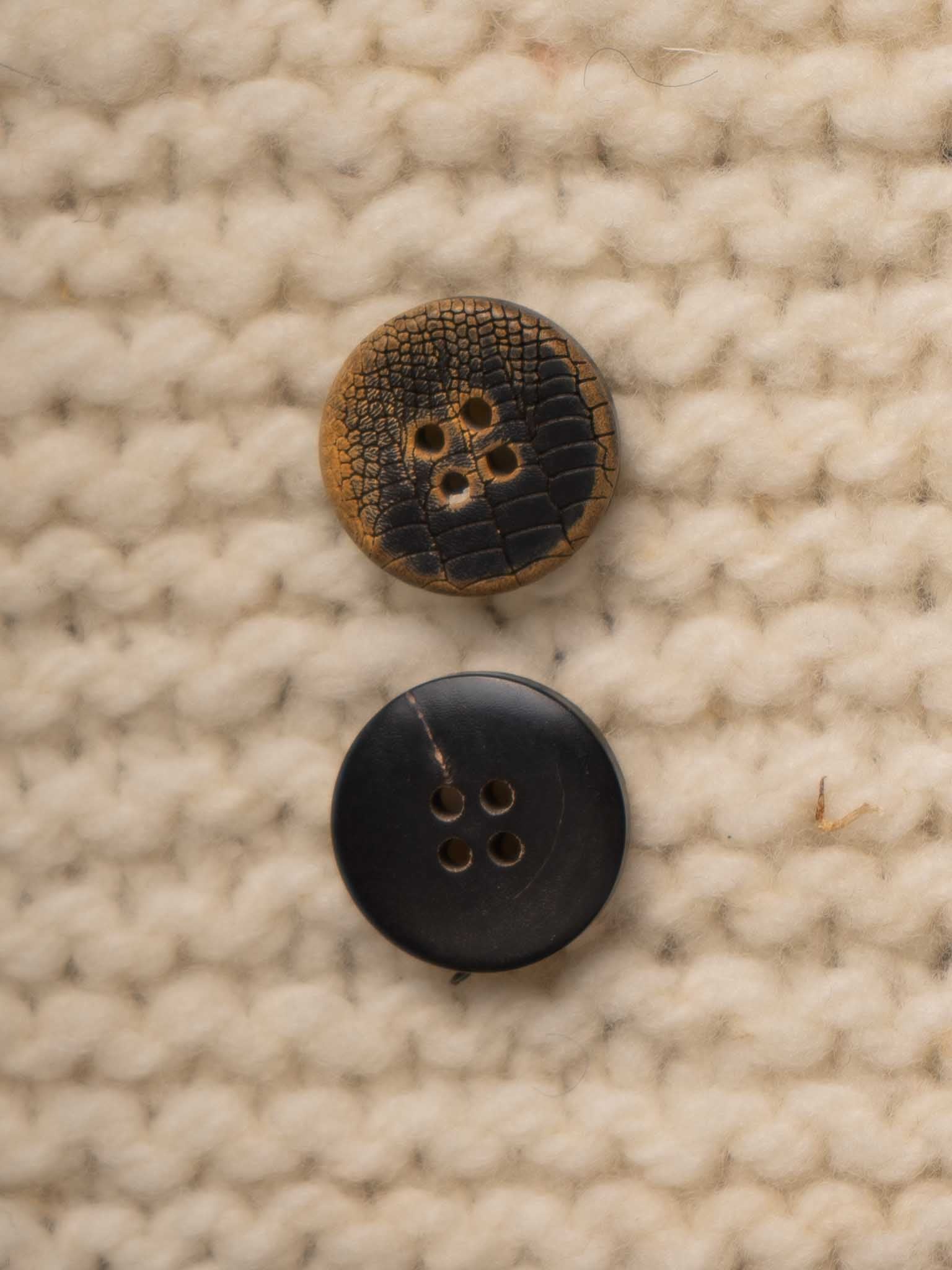 Snake <br/><small>17mm Horn Button</small>