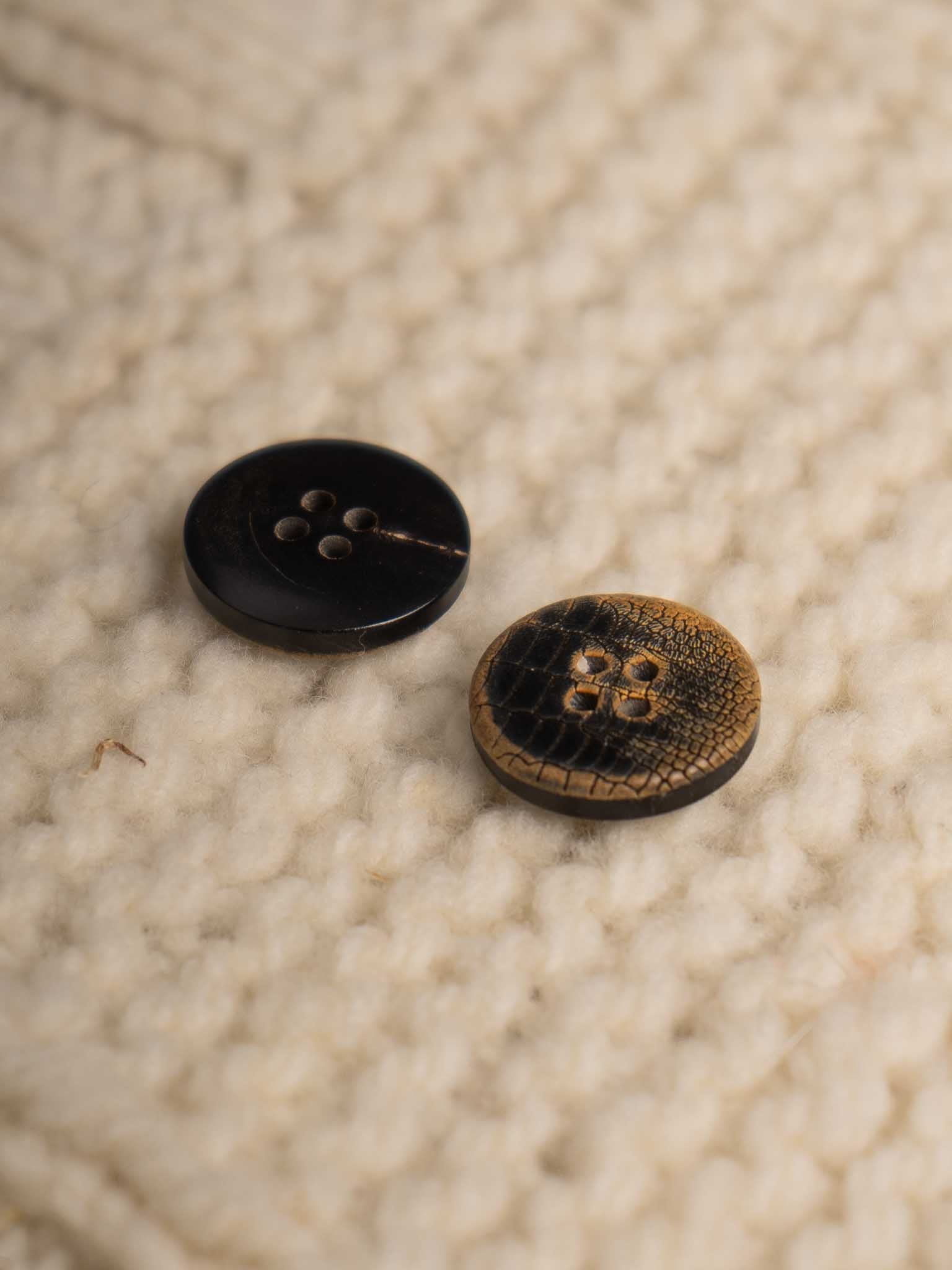 Snake <br/><small>17mm Horn Button</small>