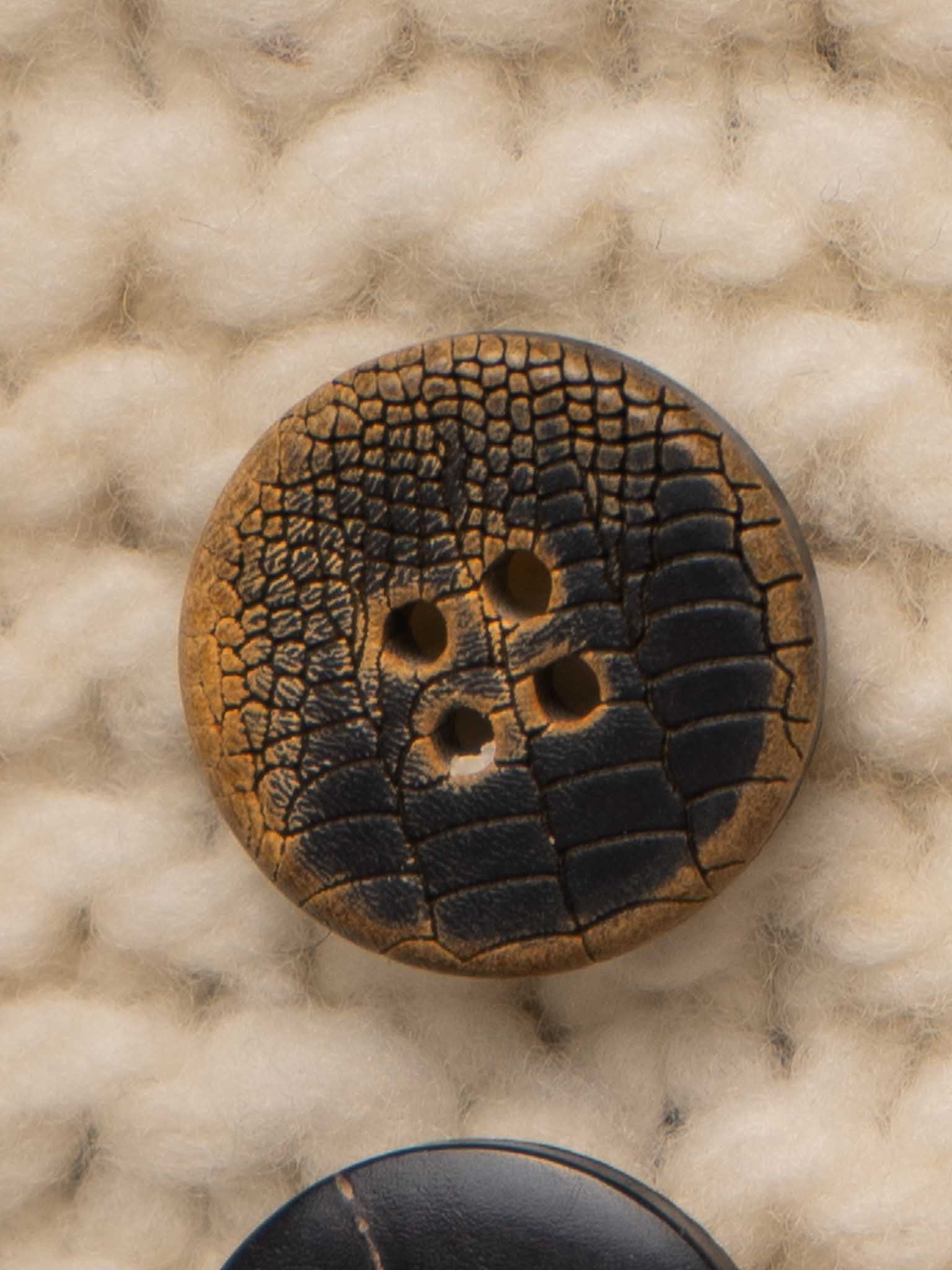 Snake <br/><small>17mm Horn Button</small>