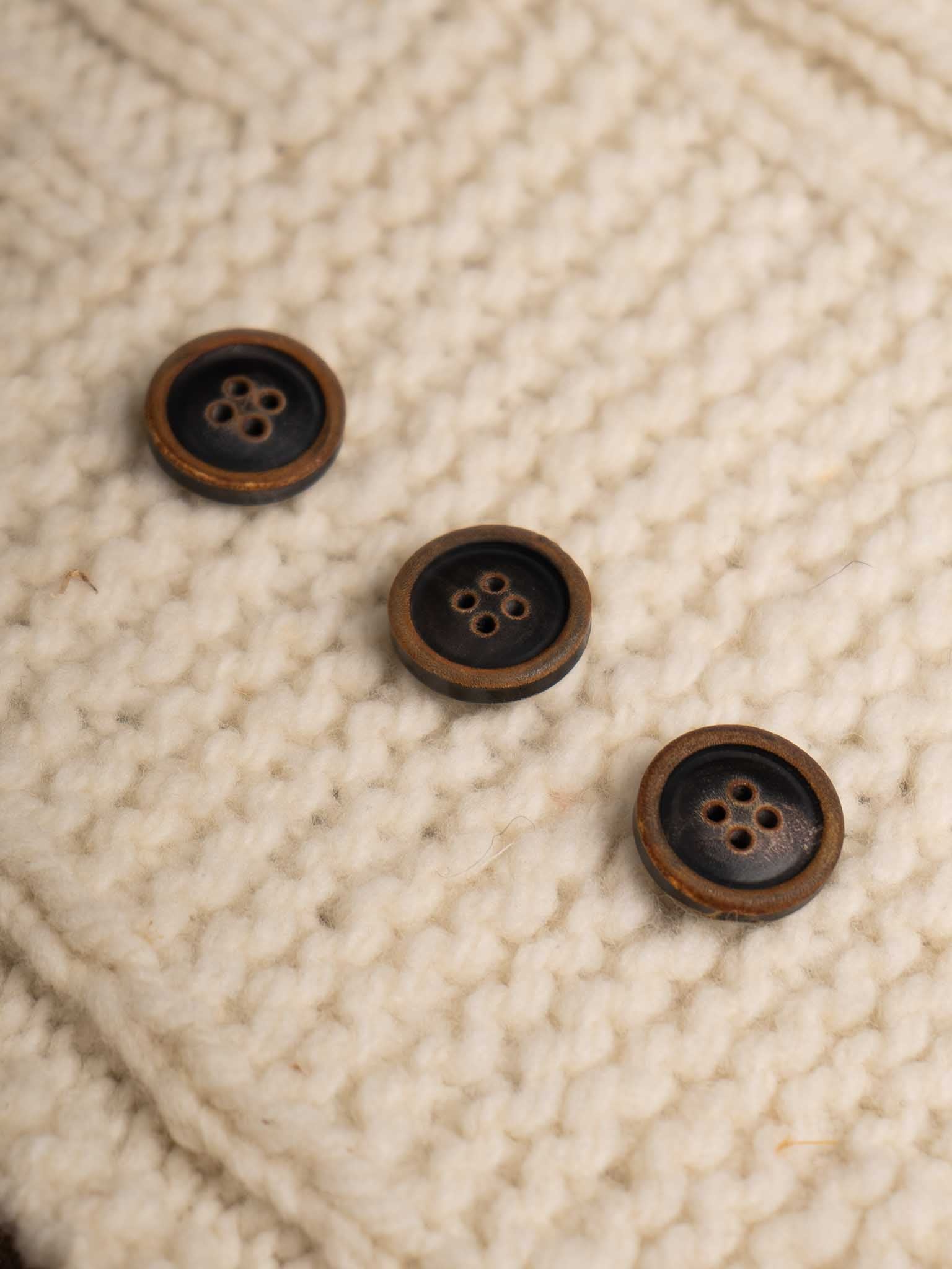 Spruce <br/><small>18mm Horn Button</small>