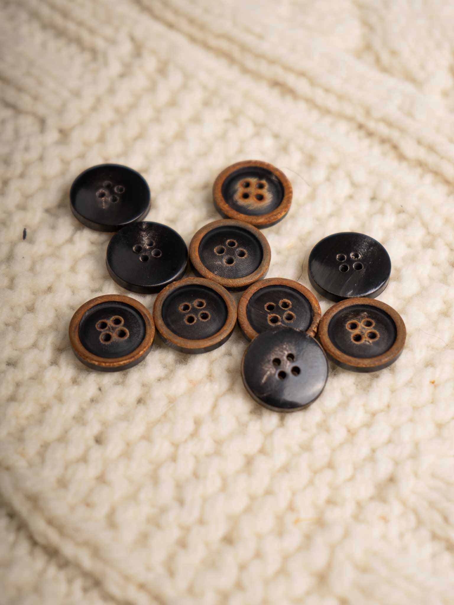 Spruce <br/><small>18mm Horn Button</small>