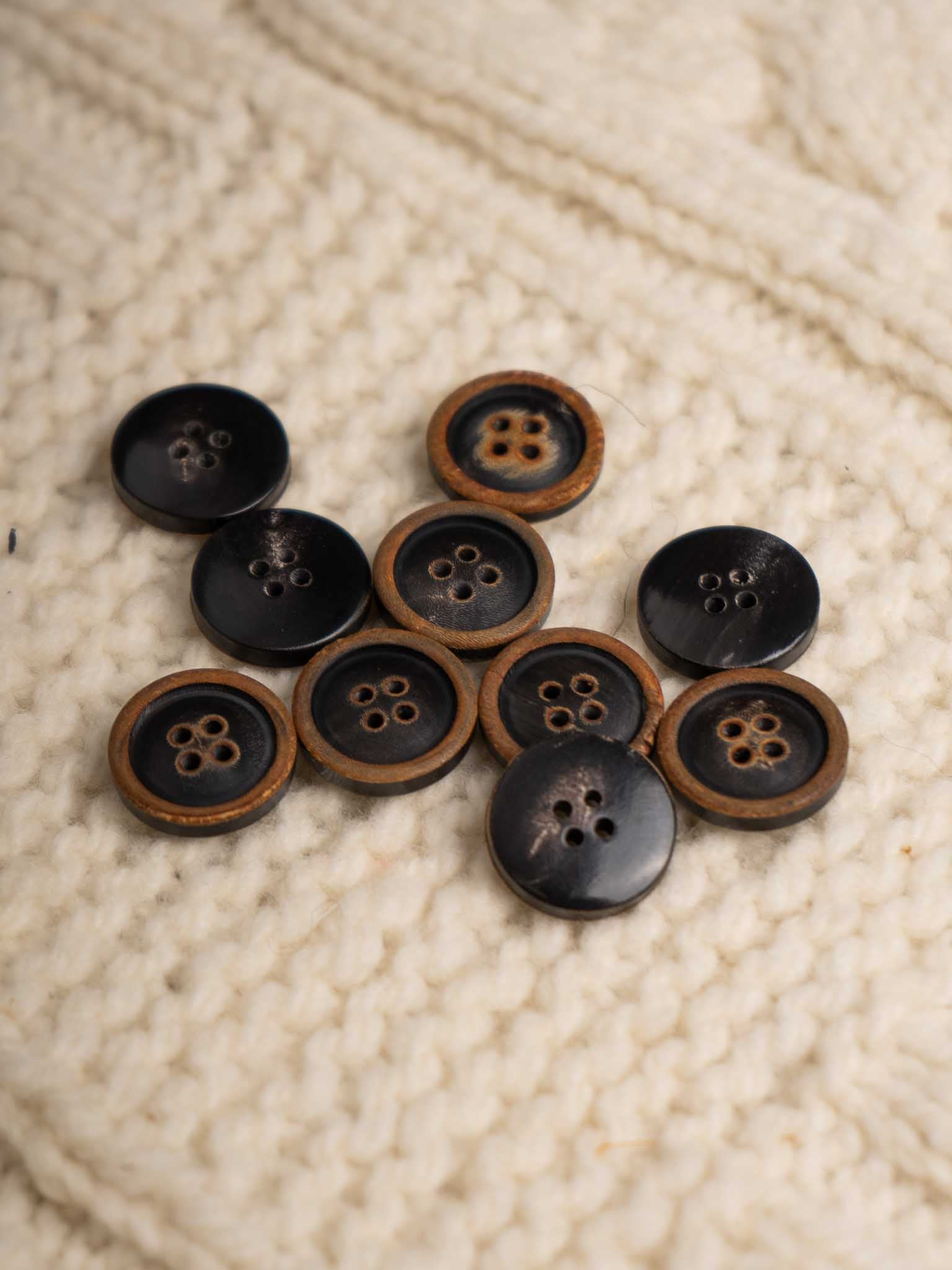 Spruce <br/><small>18mm Horn Button</small>