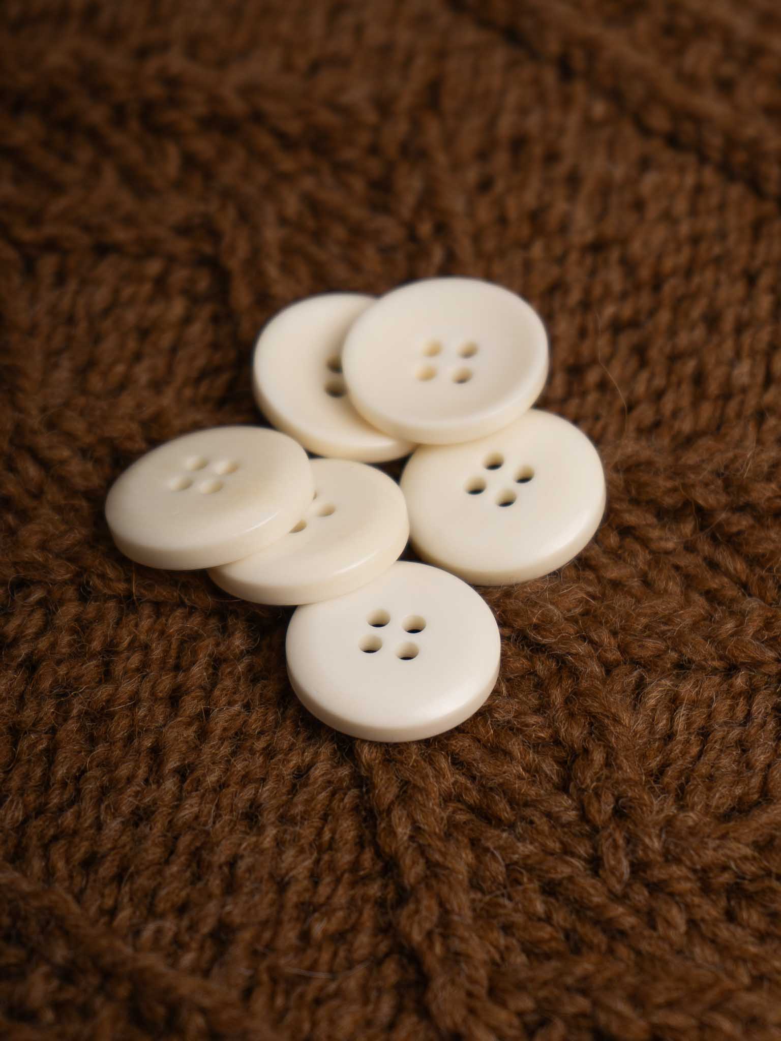 Titurnum <br/><small>15 - 20mm Bone Button</small>