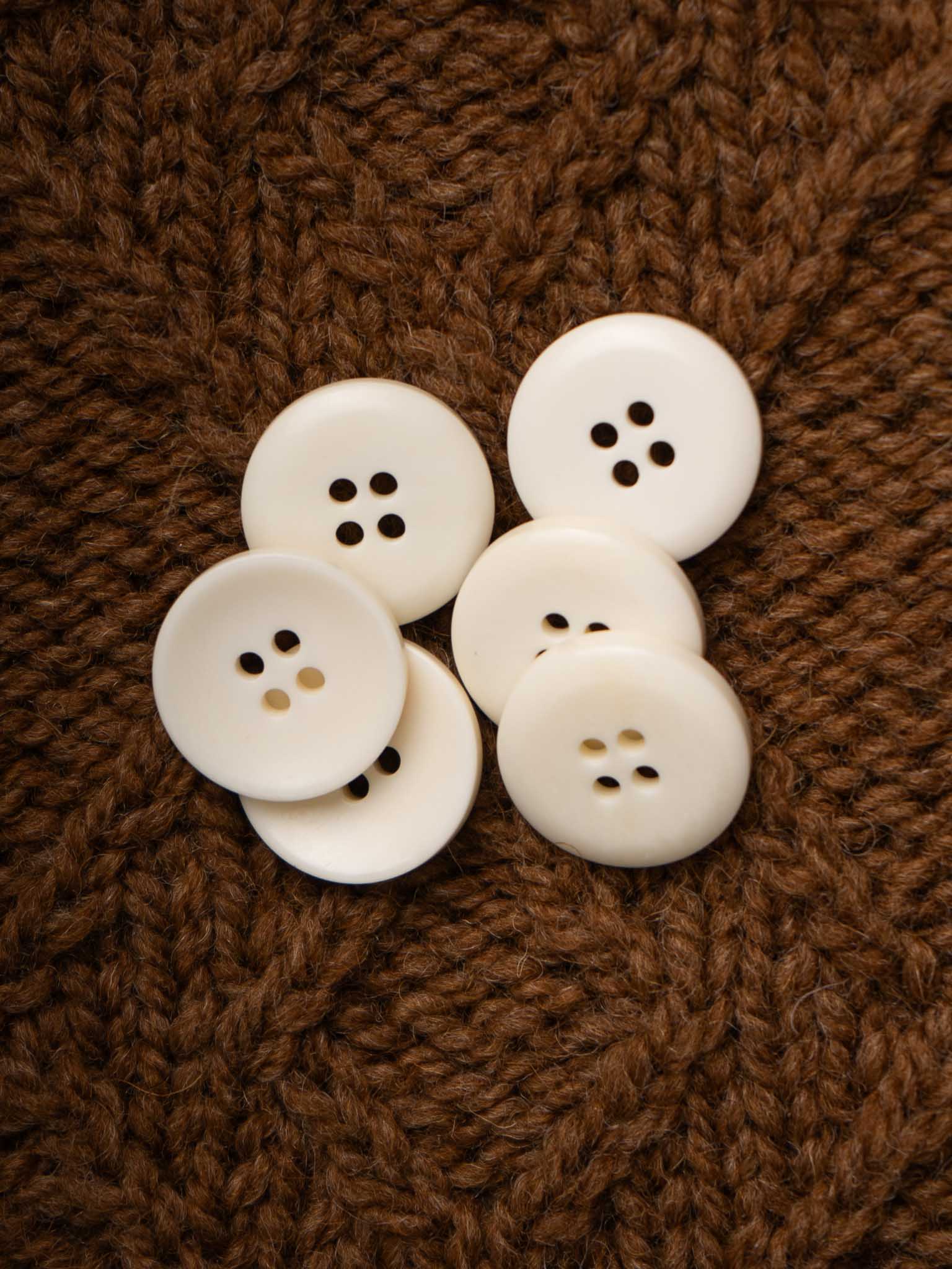 Titurnum <br/><small>15 - 20mm Bone Button</small>