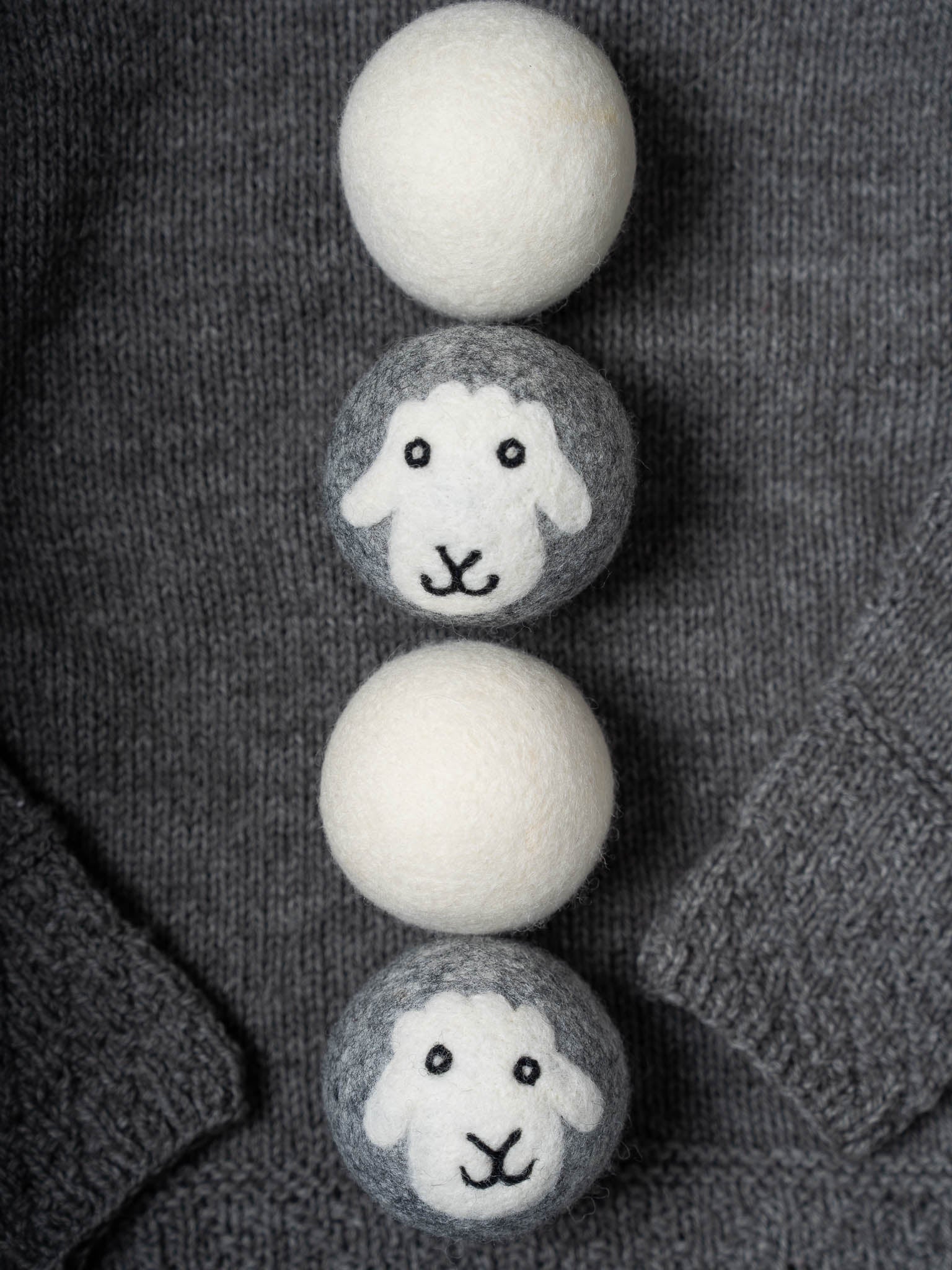 Natural Wool Dryer Balls Set of 4 with Mesh Laundry Bag