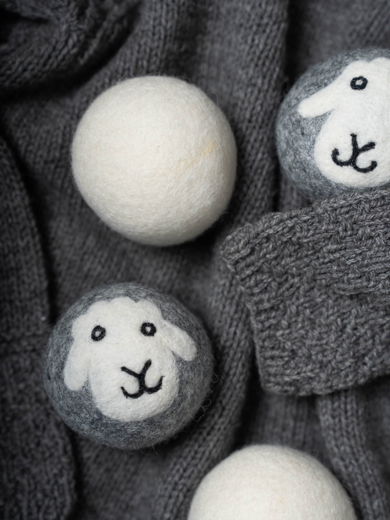 Natural Wool Dryer Balls Set of 4 with Mesh Laundry Bag