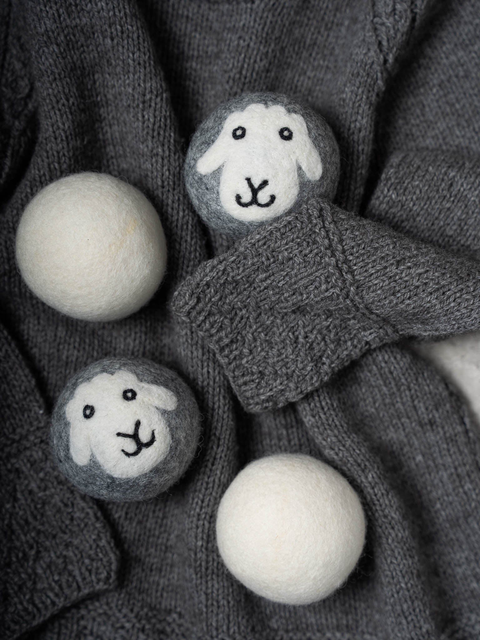 Natural Wool Dryer Balls Set of 4 with Mesh Laundry Bag