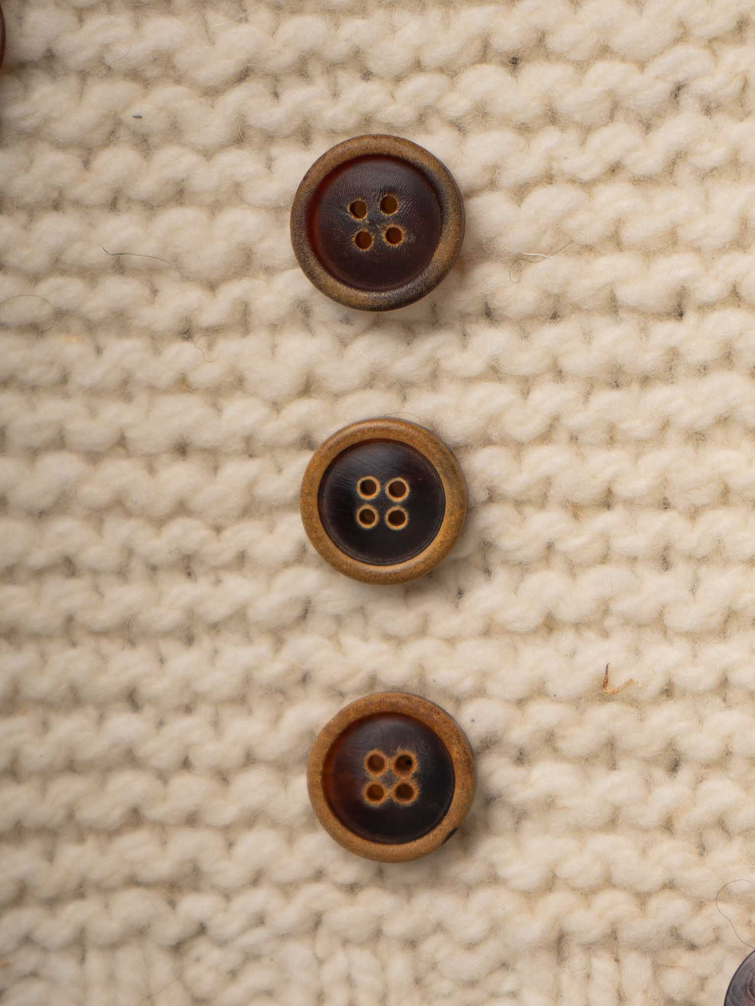 Yew <br/><small>18mm Horn Button</small>