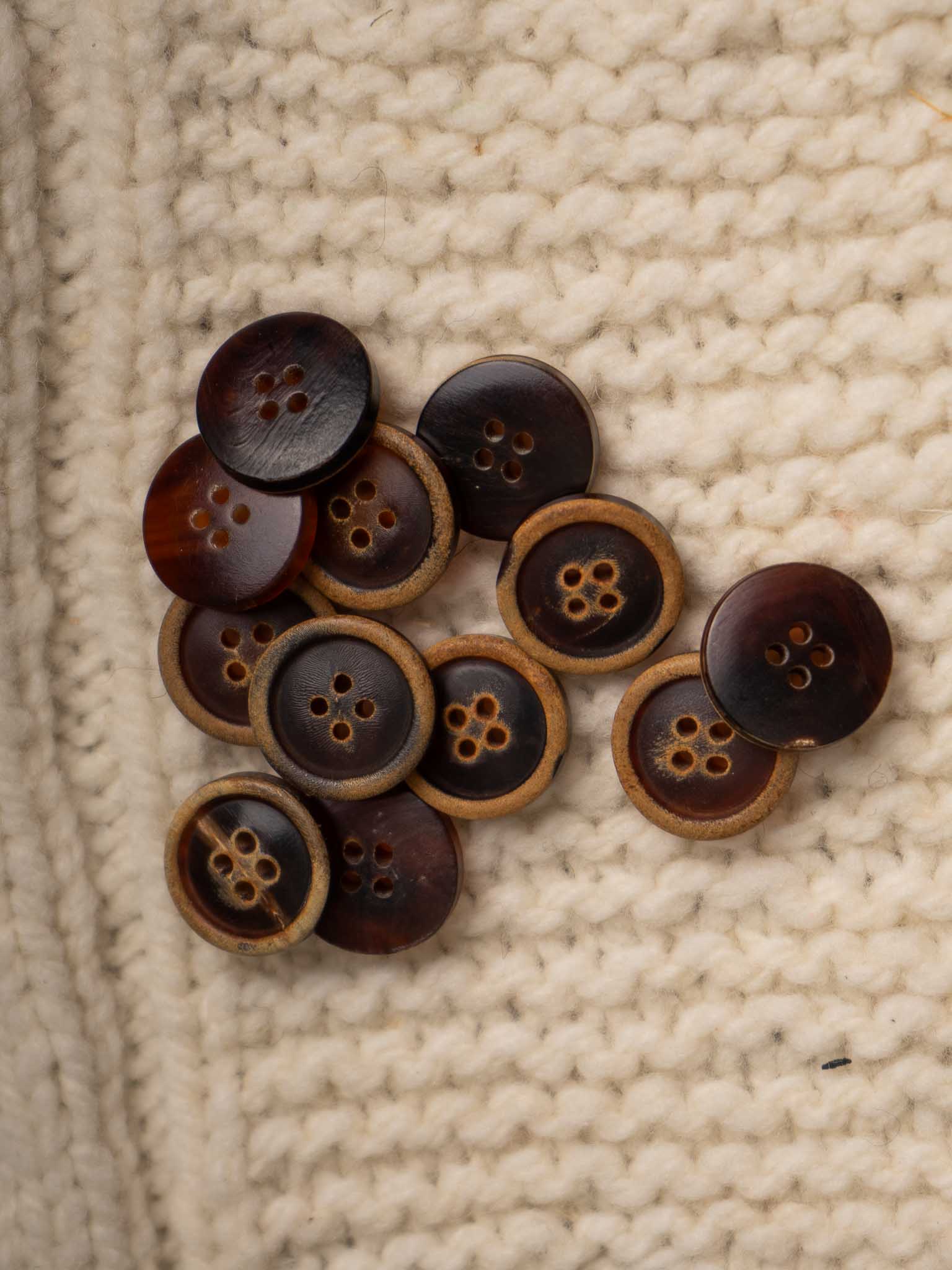 Yew <br/><small>18mm Horn Button</small>