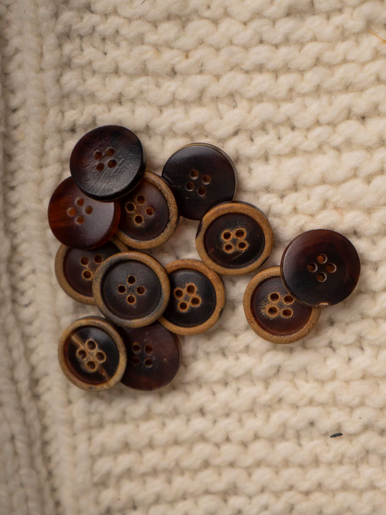 Yew <br/><small>18mm Horn Button</small>