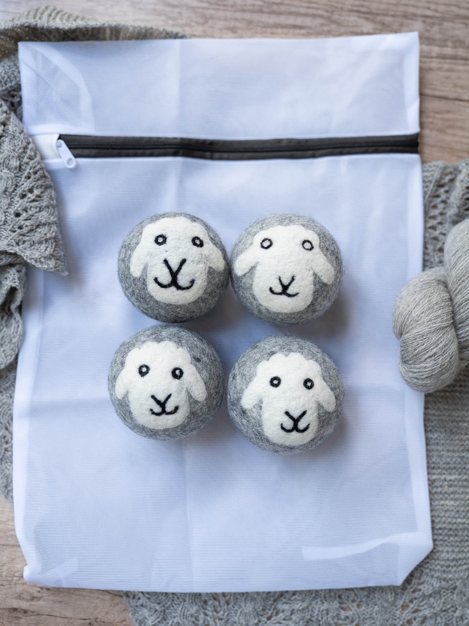 Natural Wool Dryer Balls Set of 4 with Mesh Laundry Bag