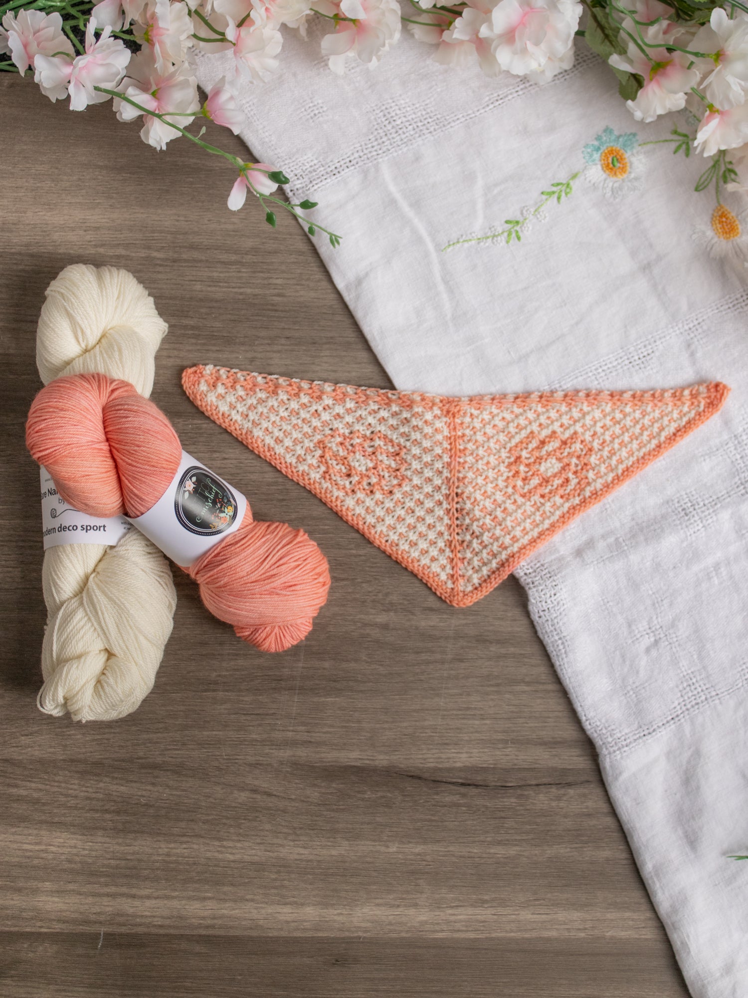 Dreams in Poppies Triangle shawl <br/><small>knitting pattern</small>