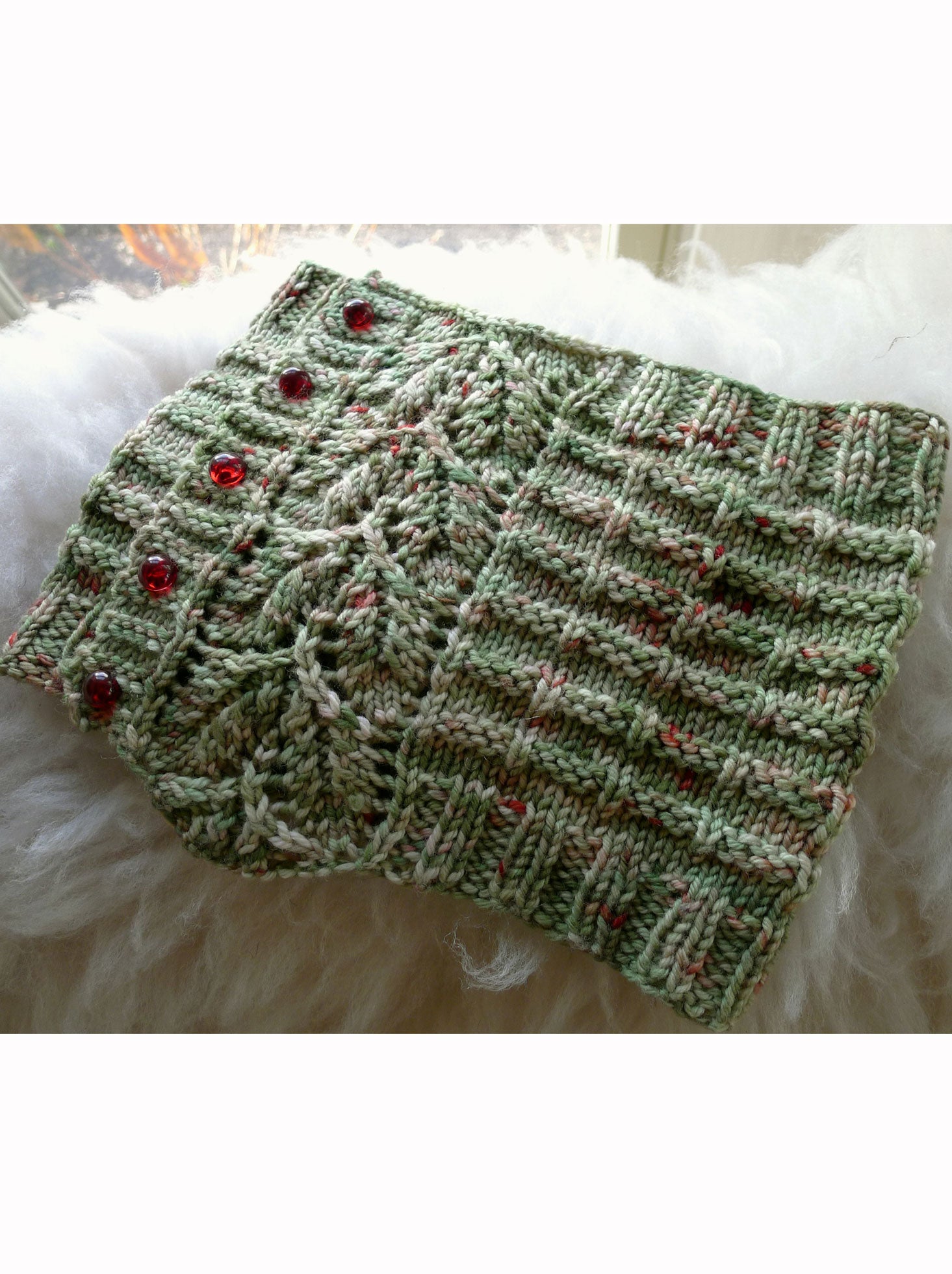 Hollyfrost Cowl <br/><small>knitting pattern</small>