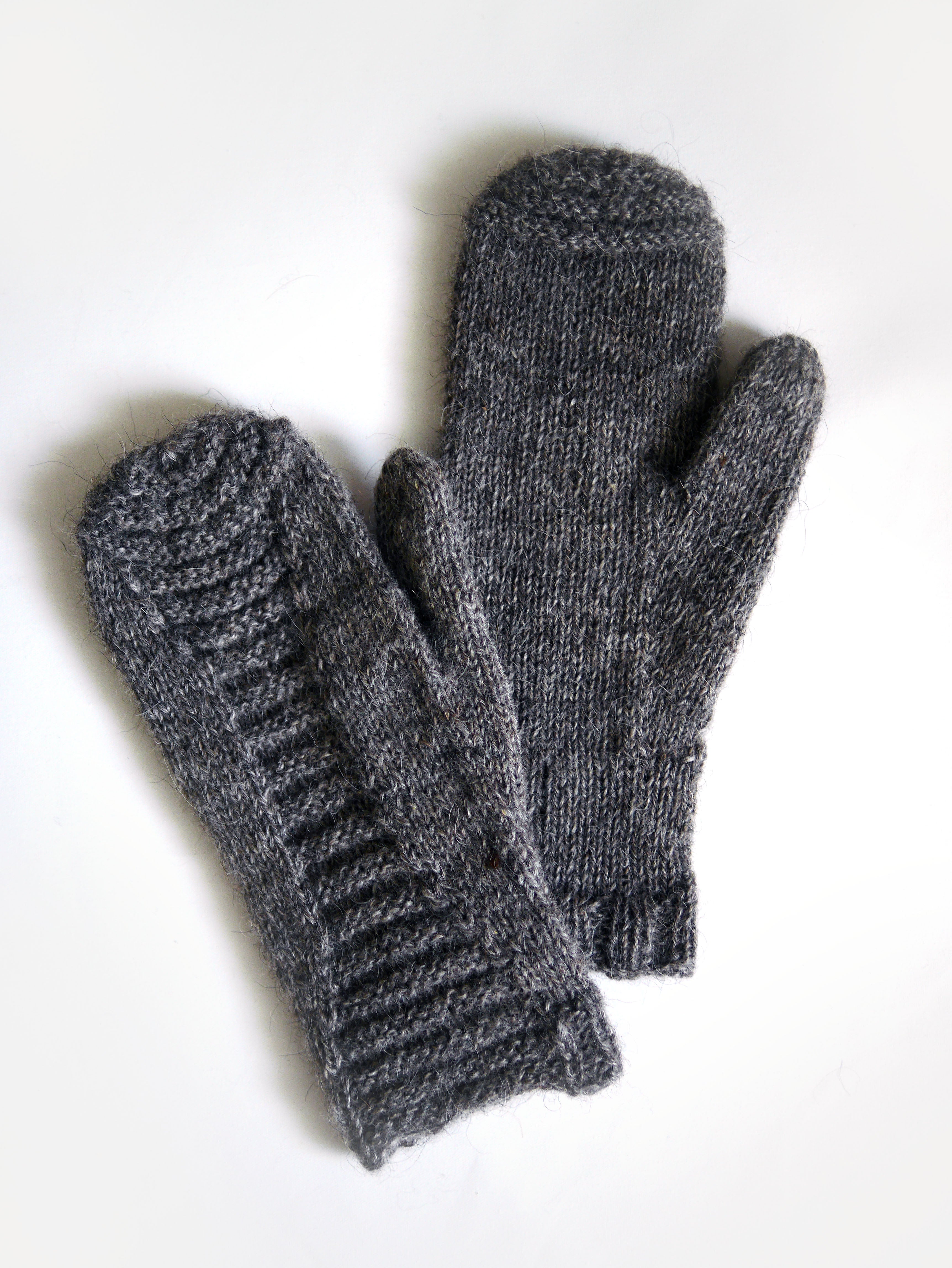 Mittens Unzipped <br/><small>knitting pattern</small>
