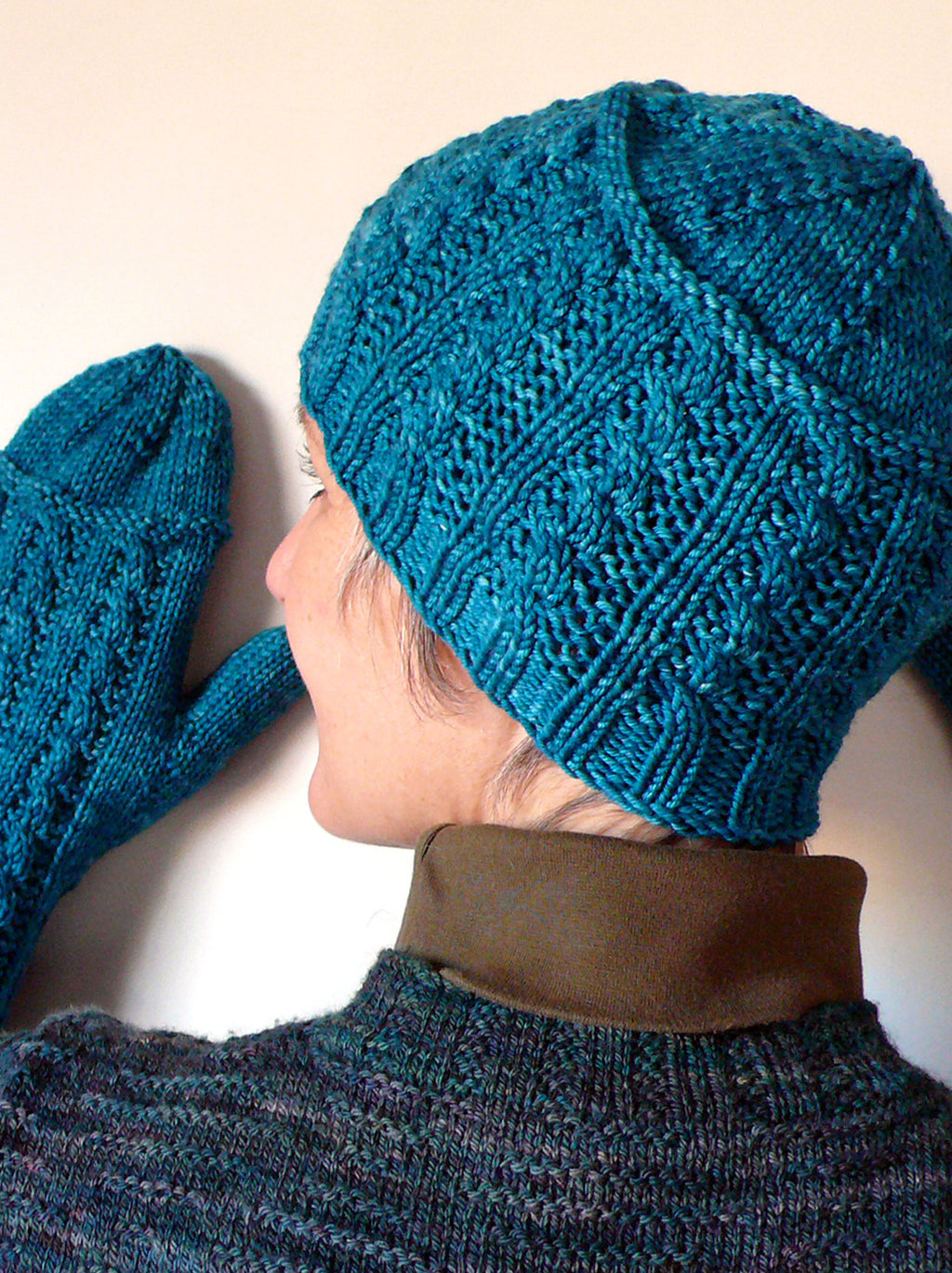 Cornrows Mittens and Hat knitting pattern
